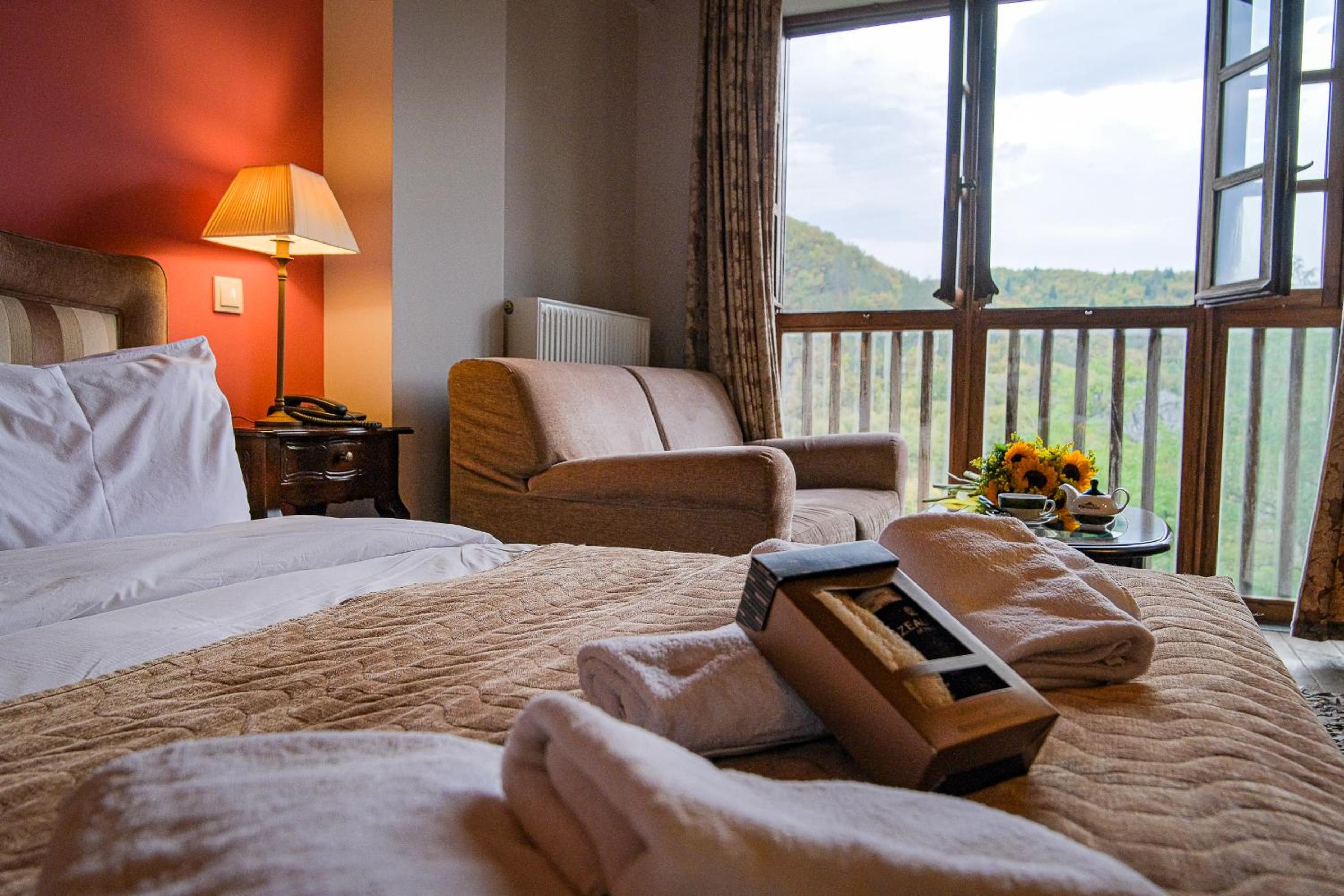 Suite with Mountain View - Photo 6