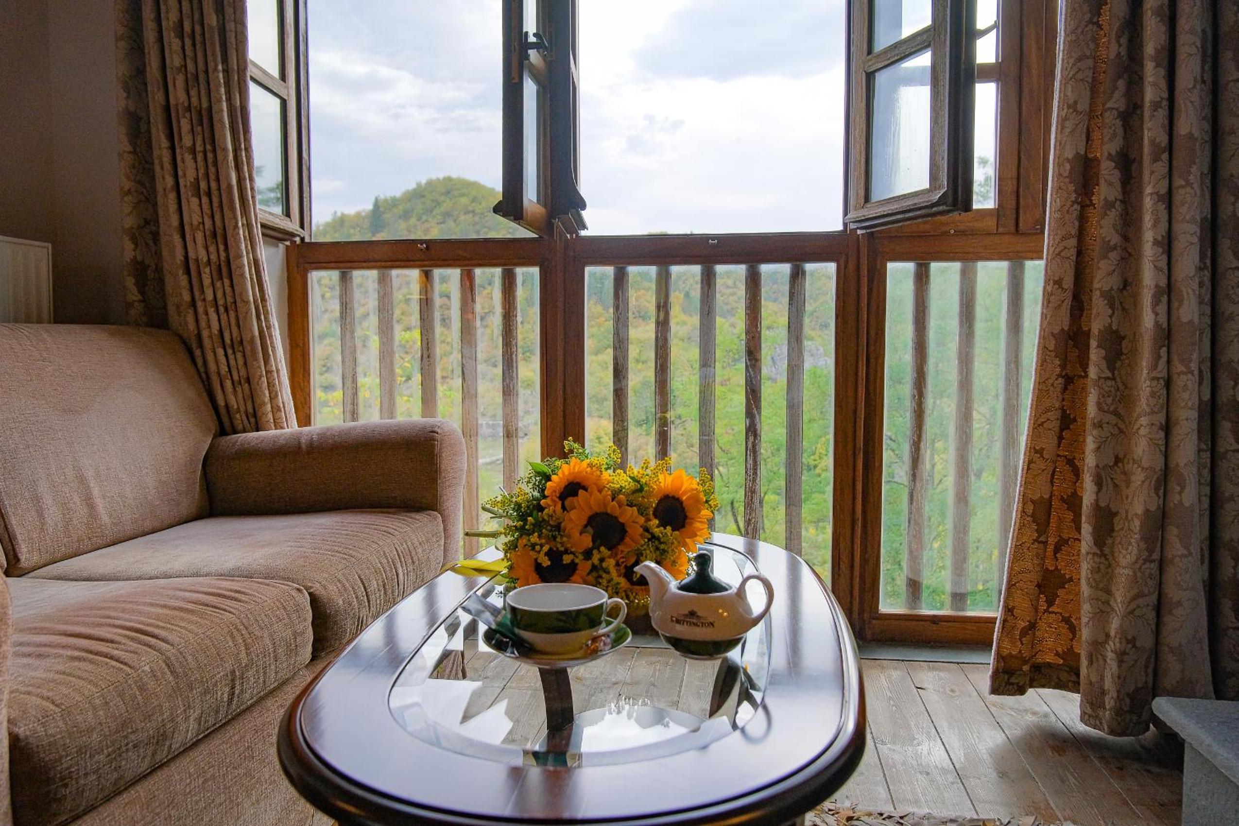 Suite with Mountain View - Photo 7