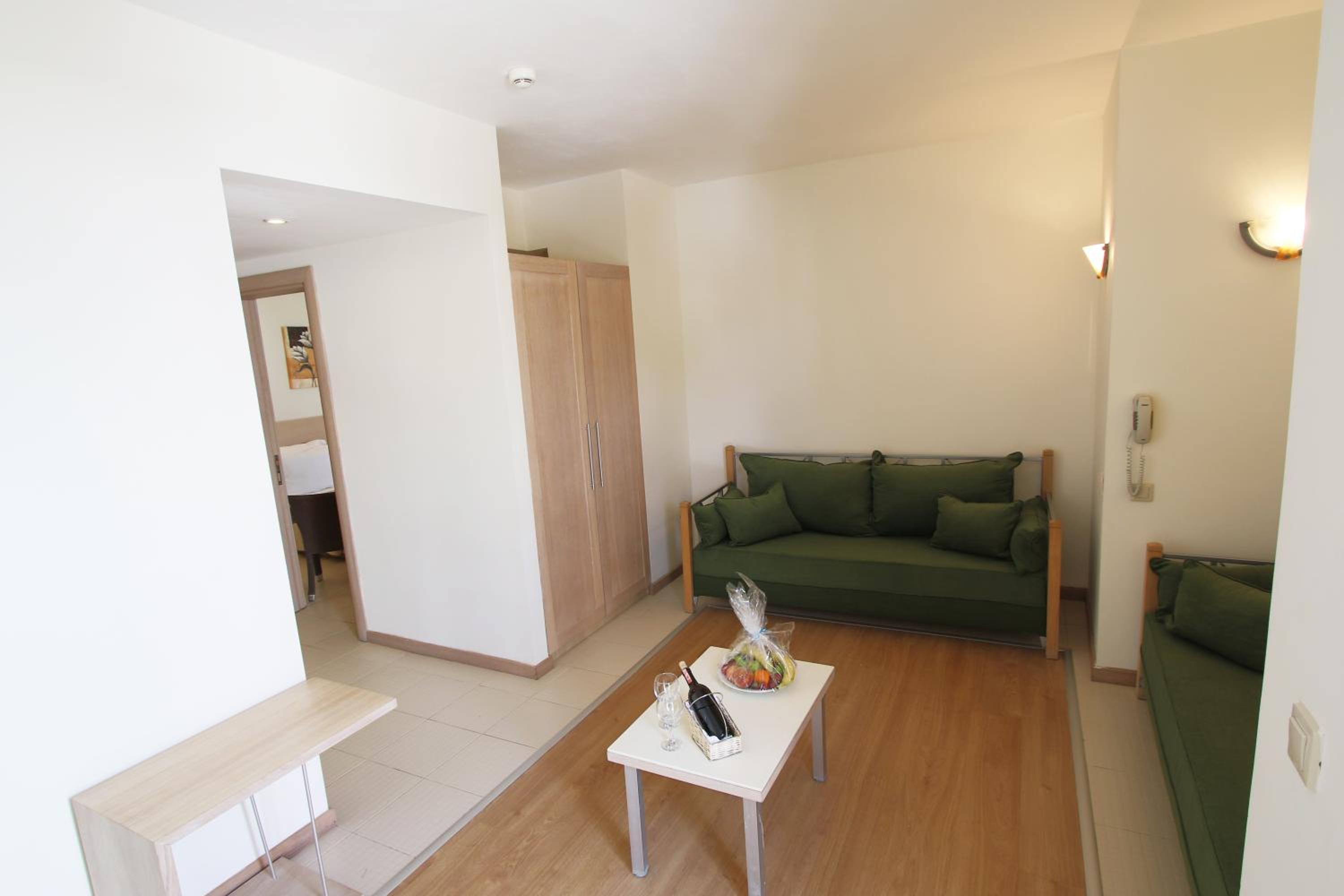 Family Room - Photo 2