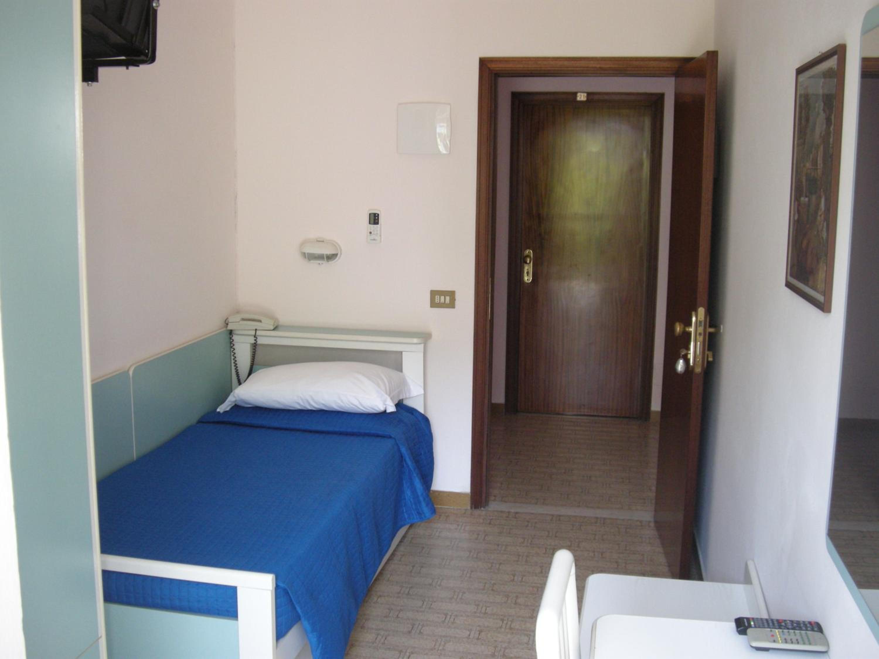 Standard Single Room photo 3