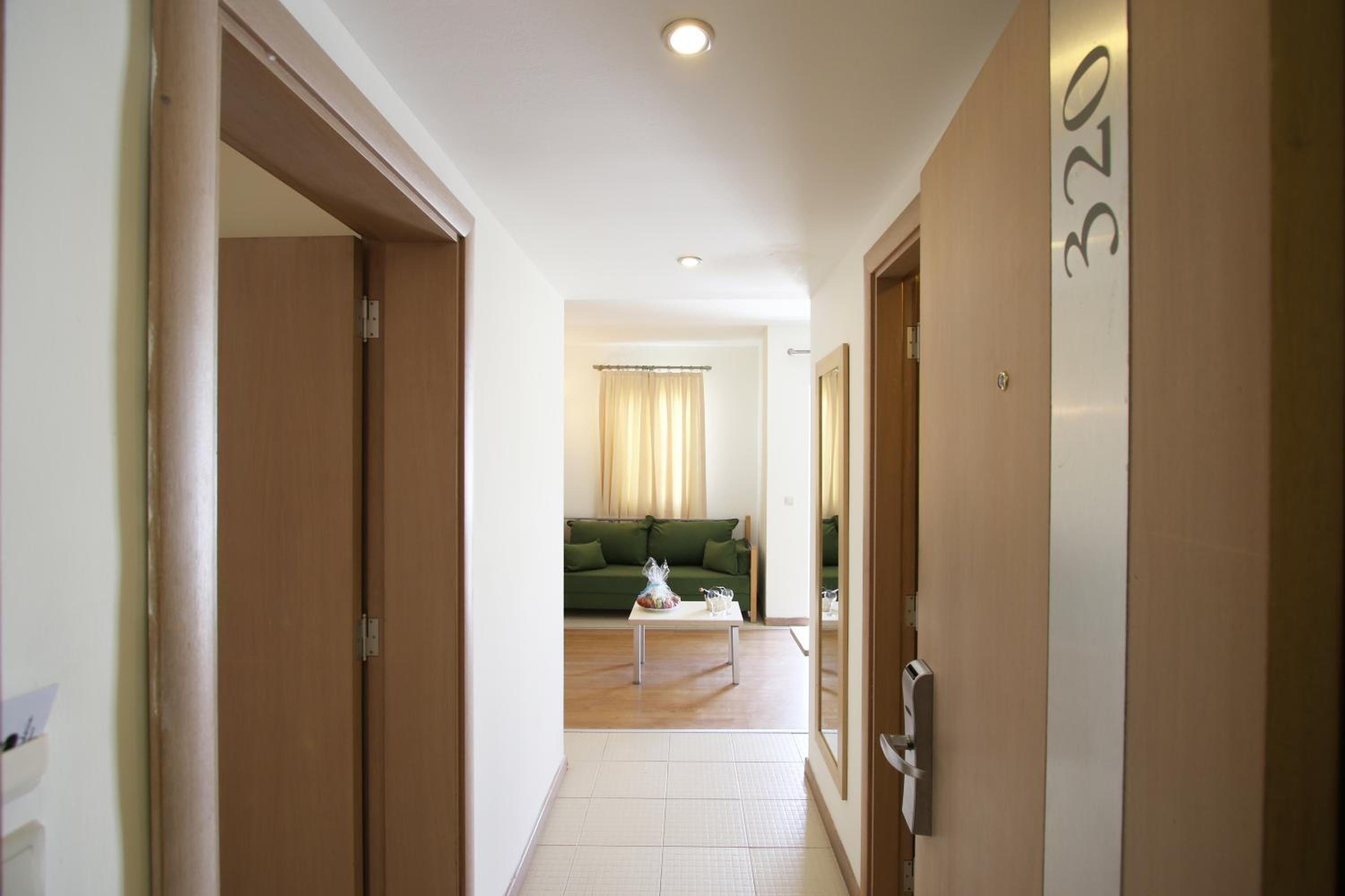 Family Room - Photo 3
