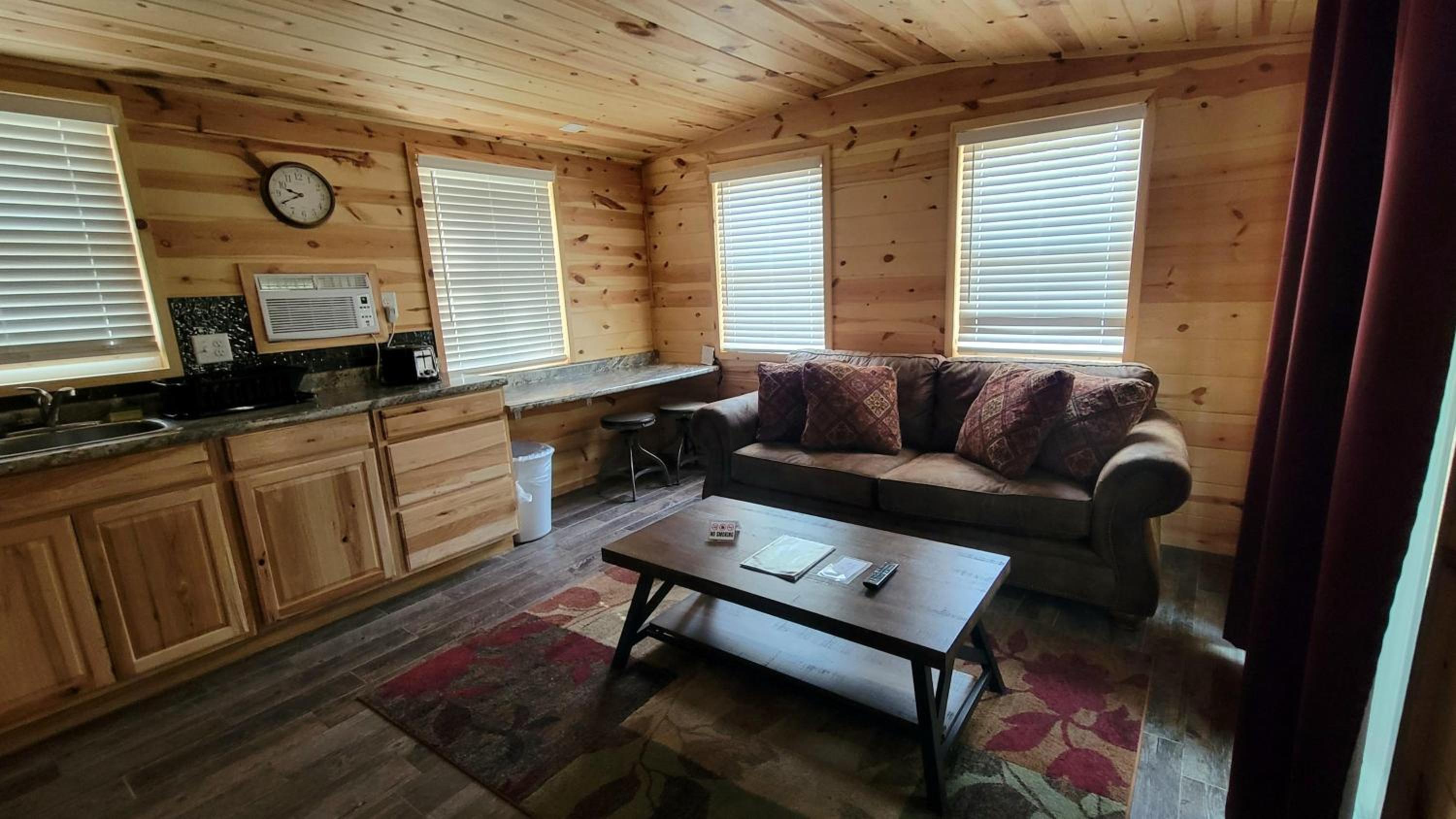 One-Bedroom House photo 1