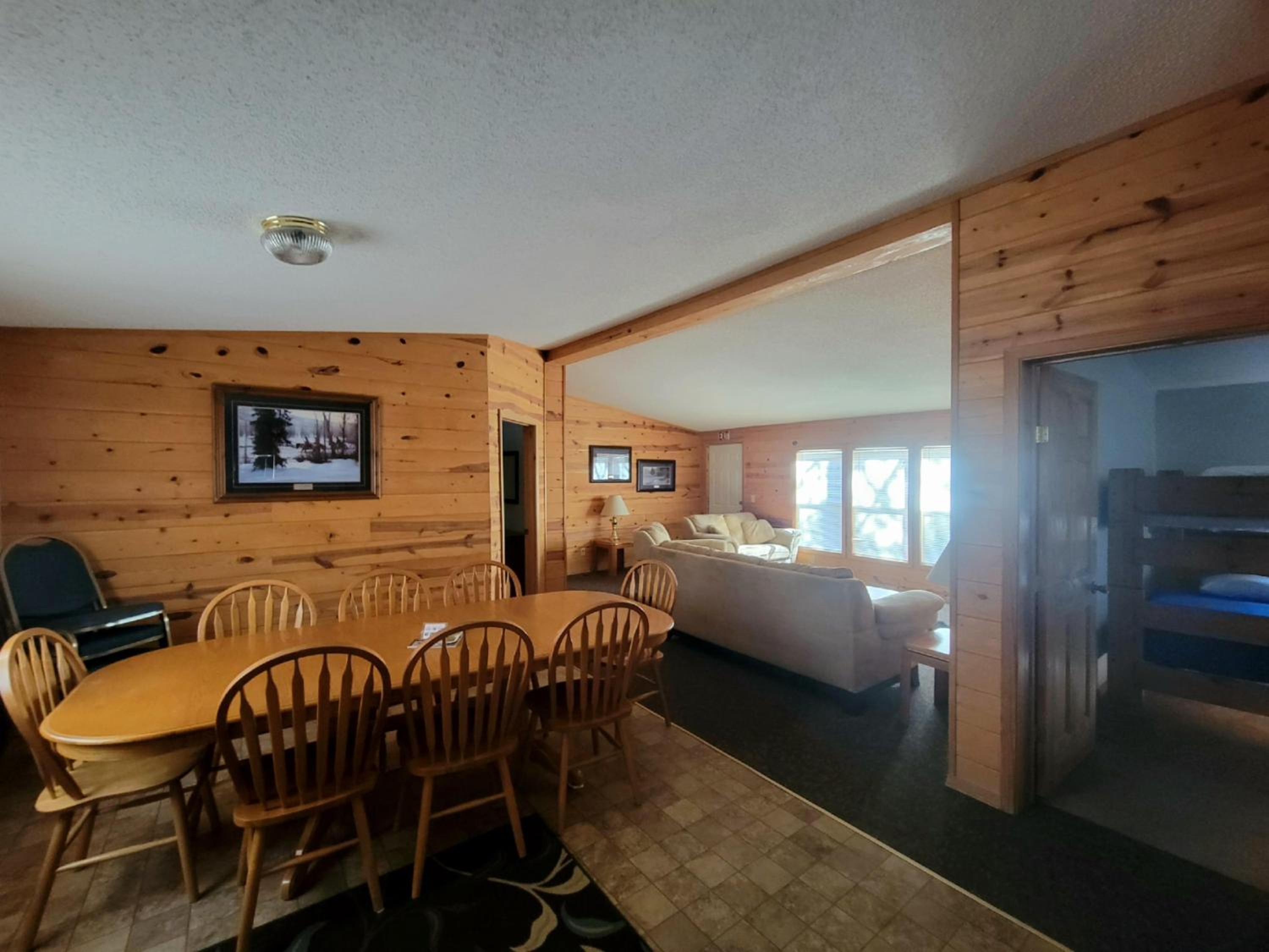 Five-Bedroom House photo 1