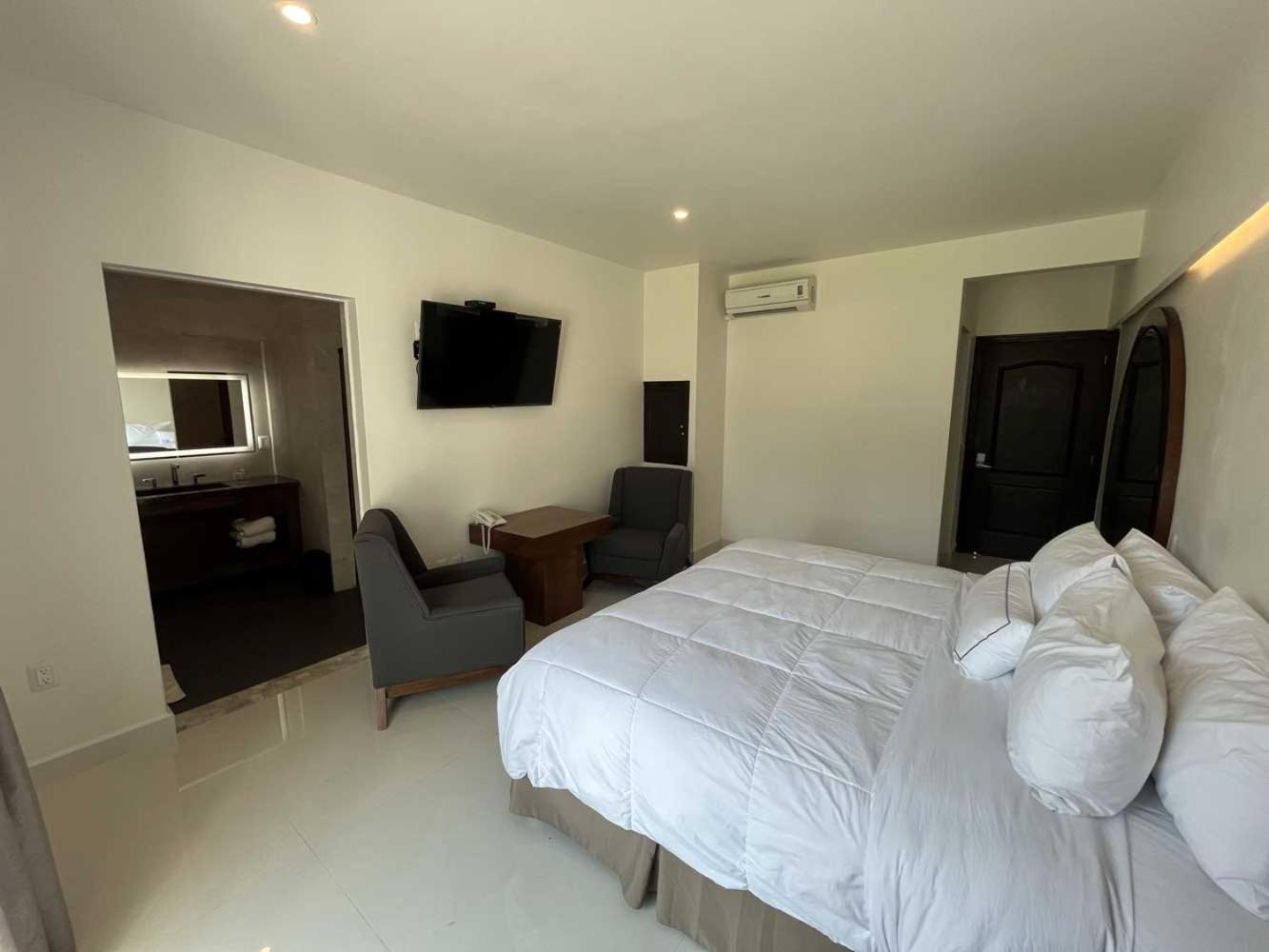 Deluxe Suite