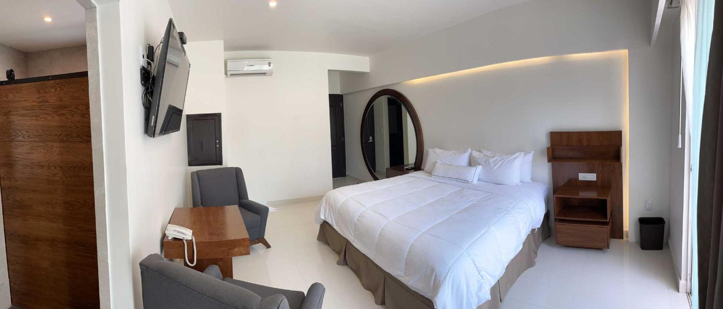 Deluxe Suite photo 2