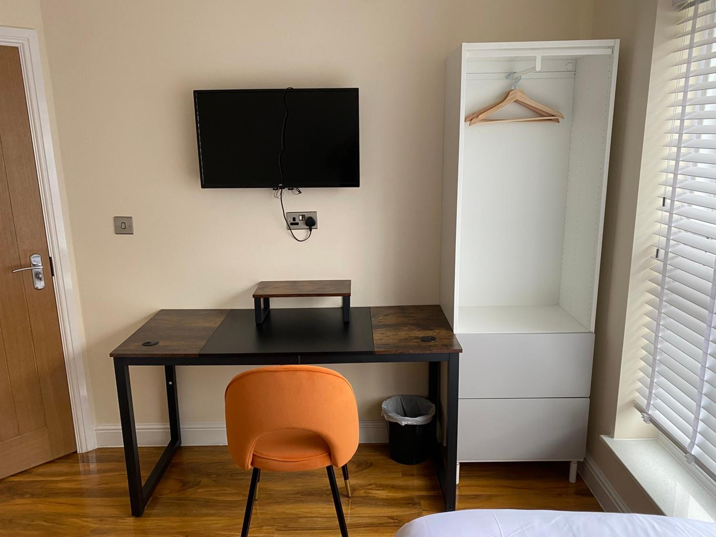 Twin Room with Shared Bathroom photo 3