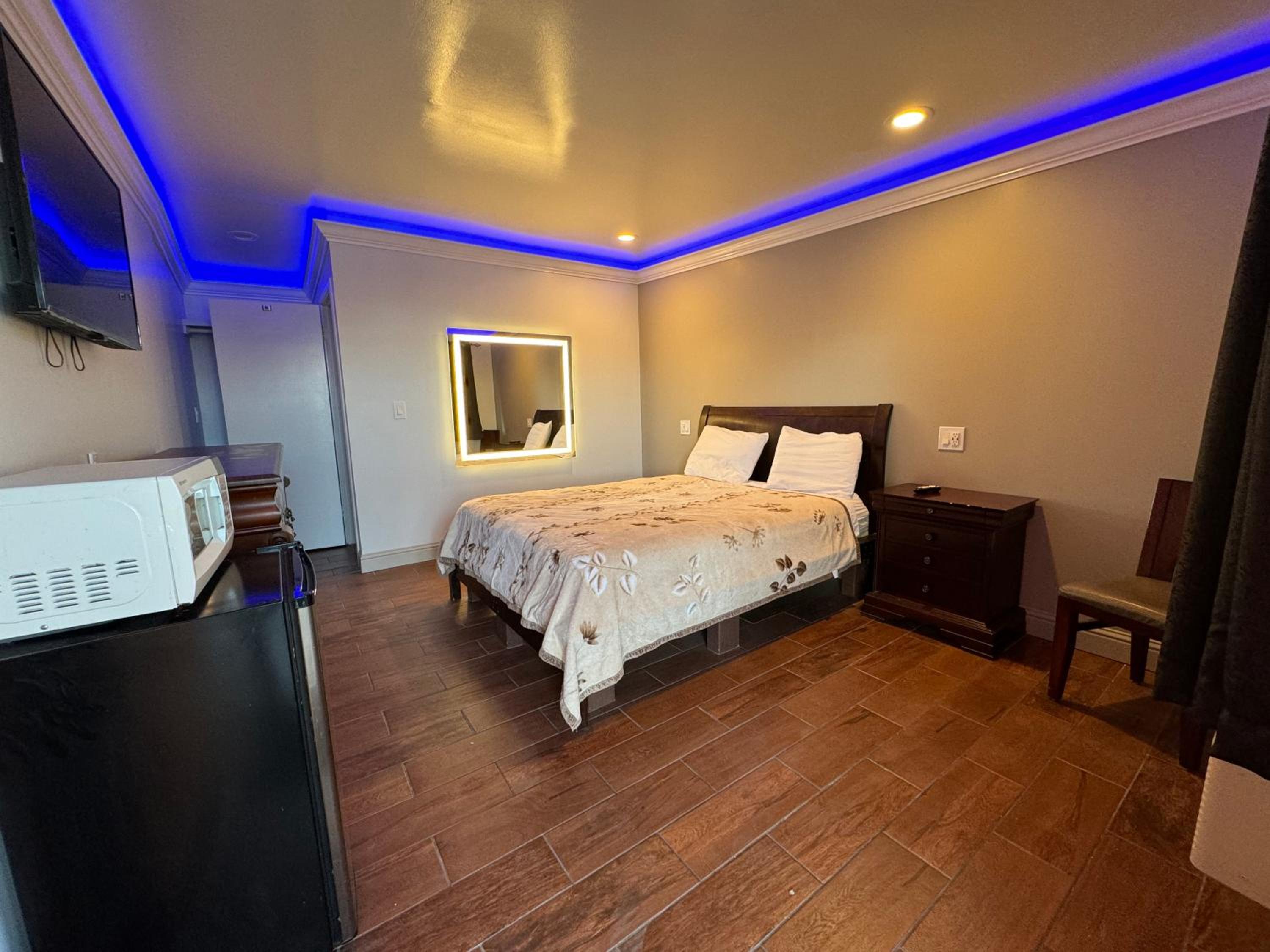 Queen Room photo 1
