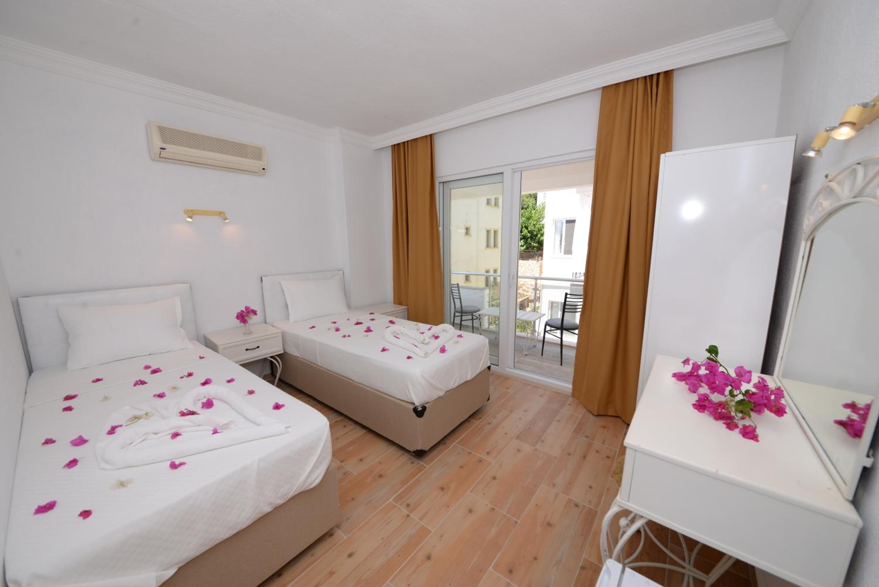Standard Double or Twin Room photo 1