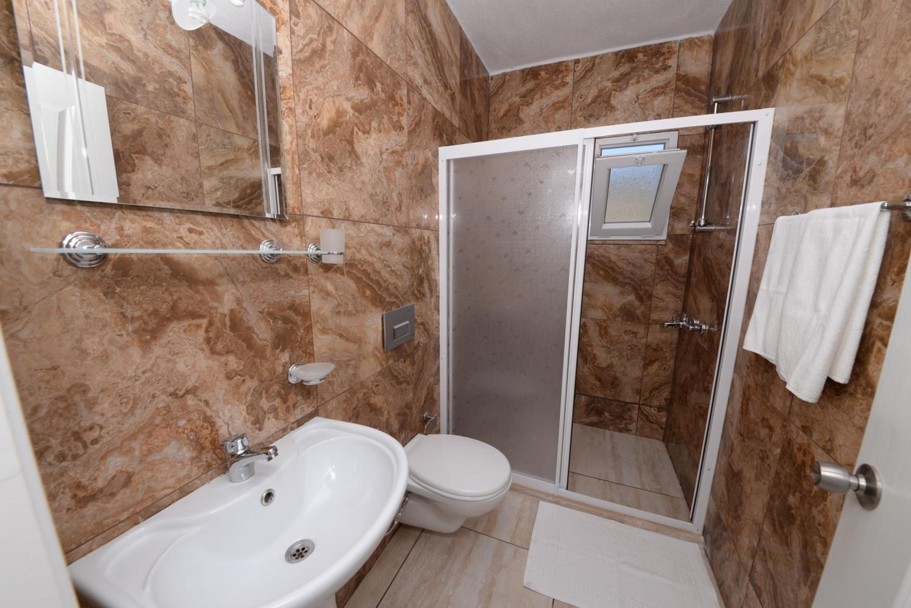 Standard Double or Twin Room photo 3