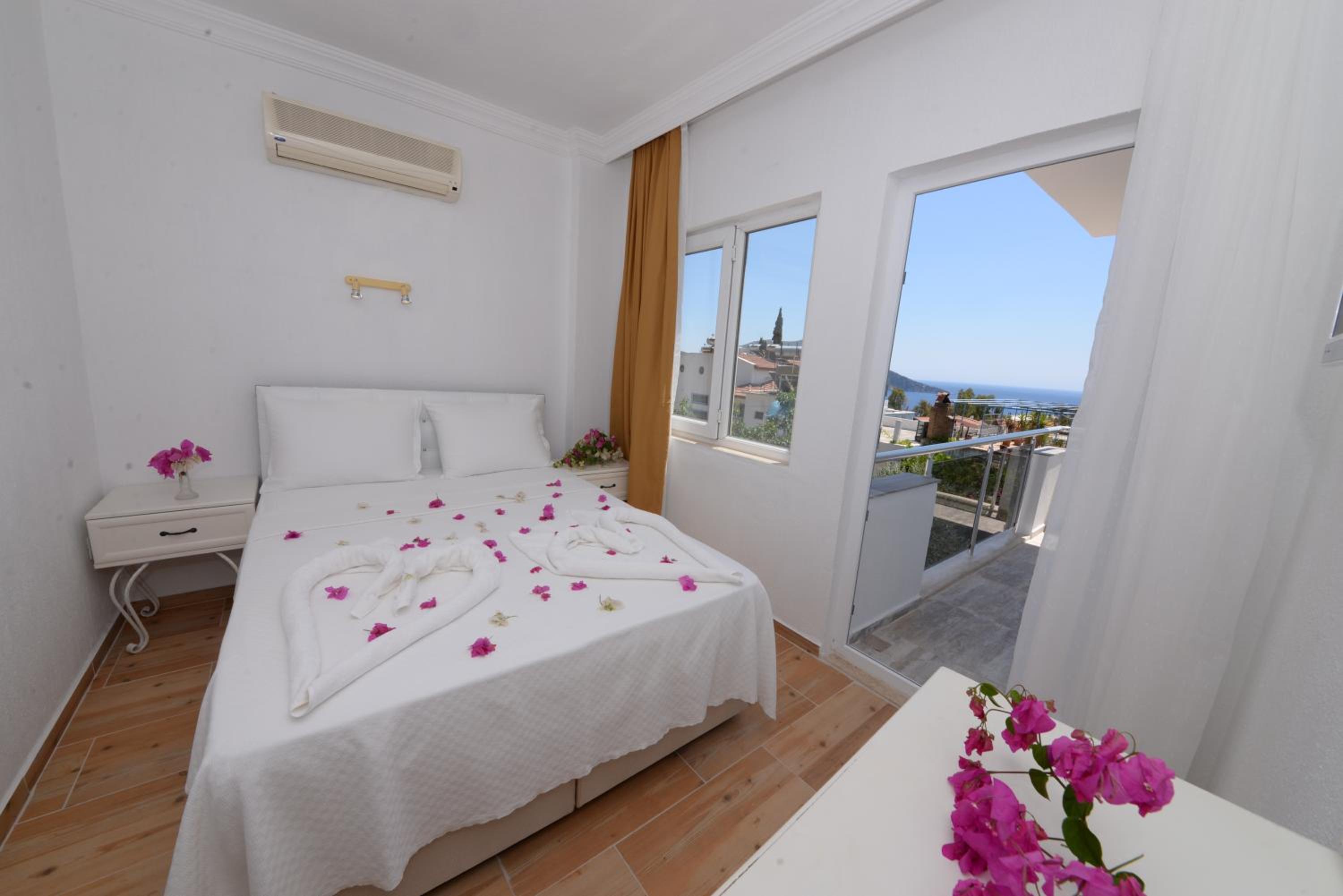 Double Room with Balcony and Sea View photo 3