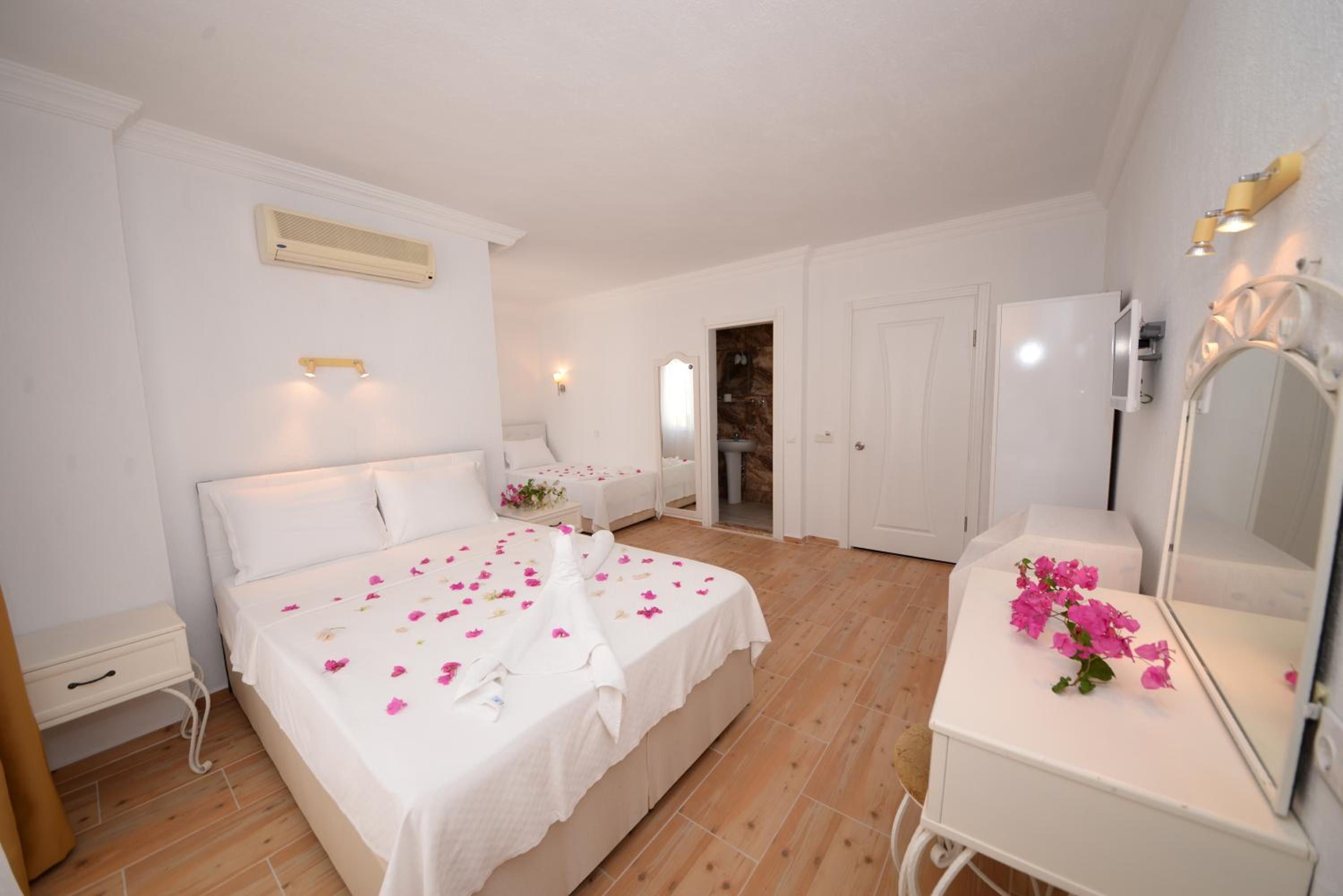 Family Suite with Balcony photo 2