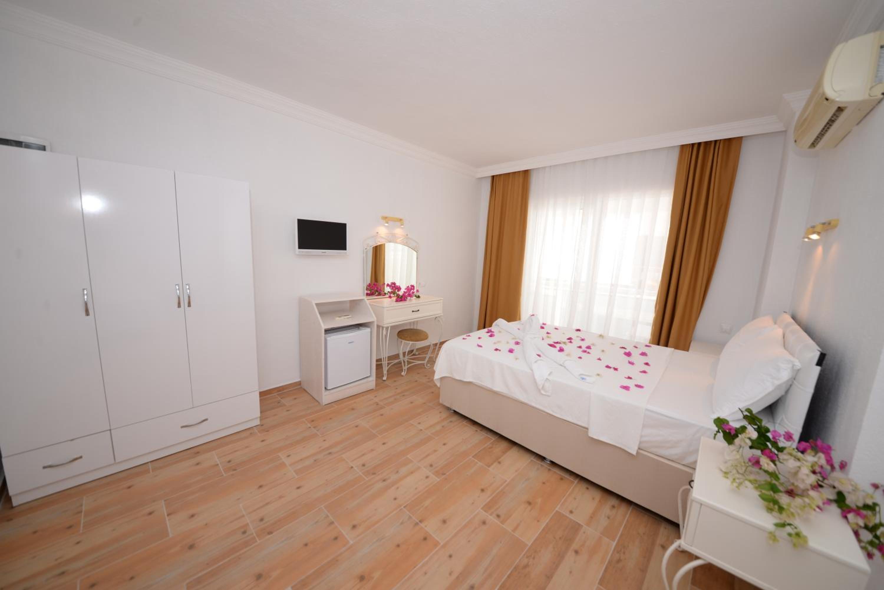 Family Suite with Balcony photo 3