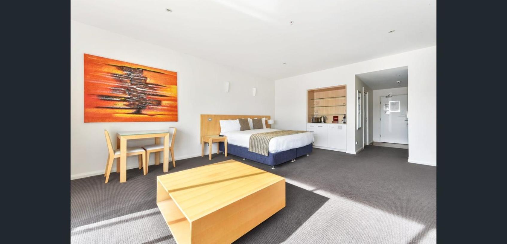 Deluxe King Room - Photo 6