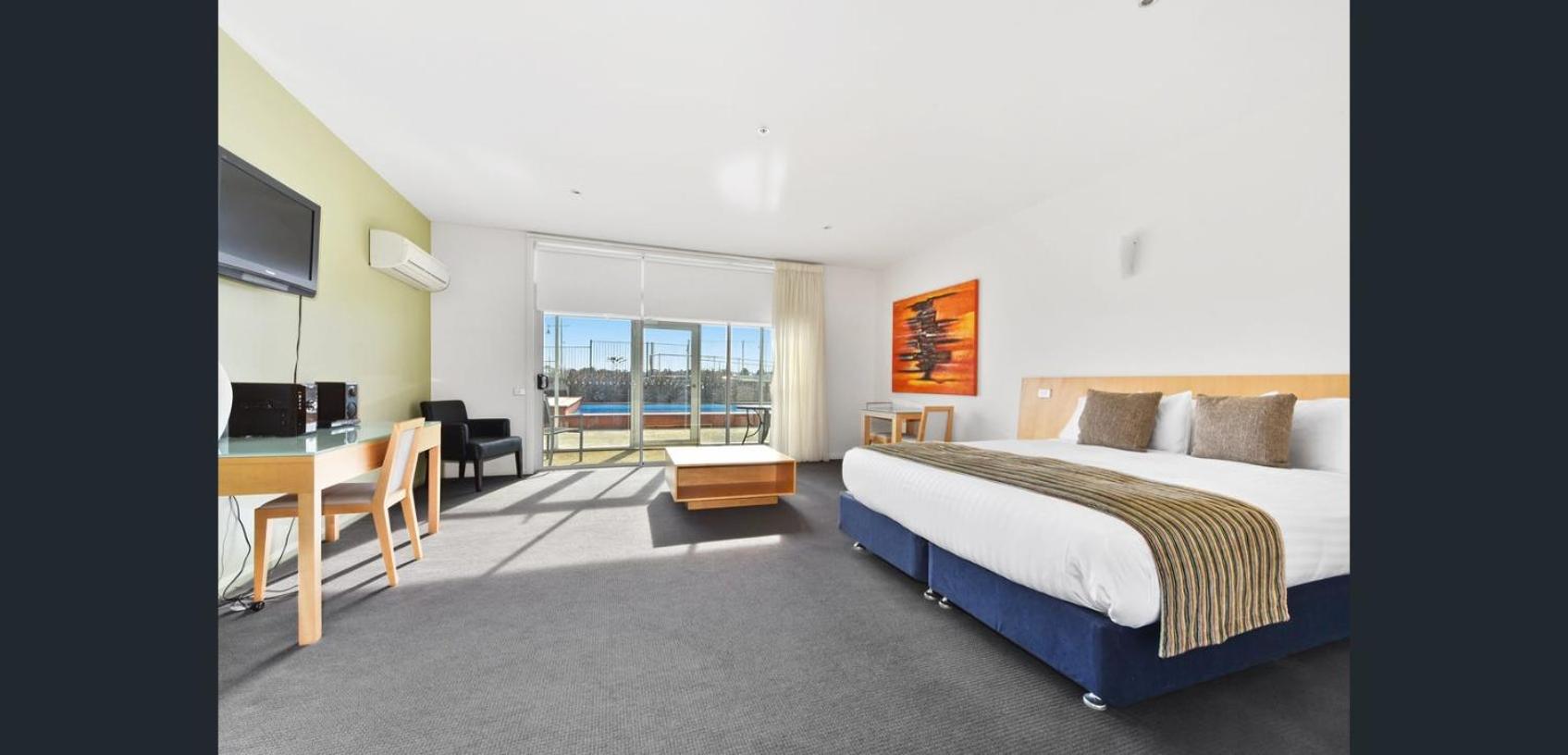 Deluxe King Room - Photo 3