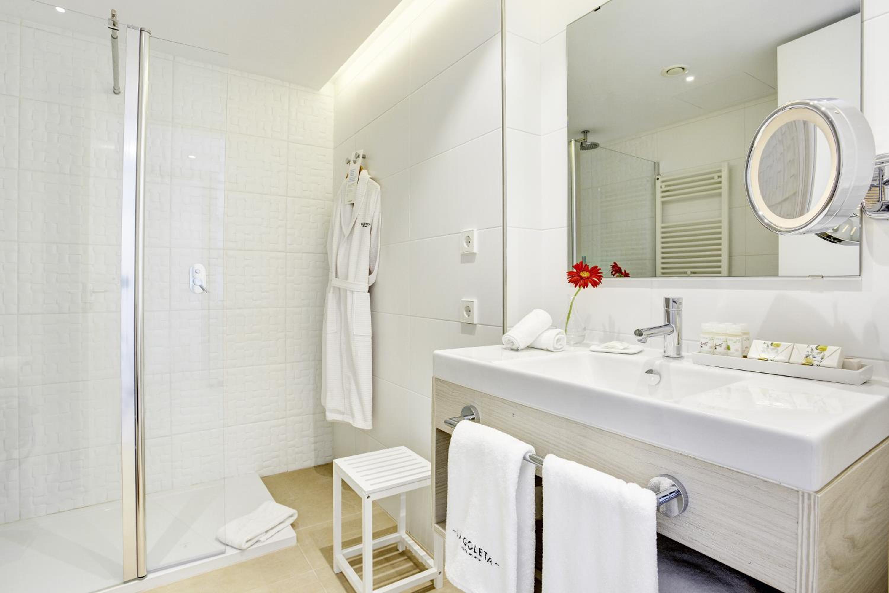 Standard Room with Partial Sea View photo 3