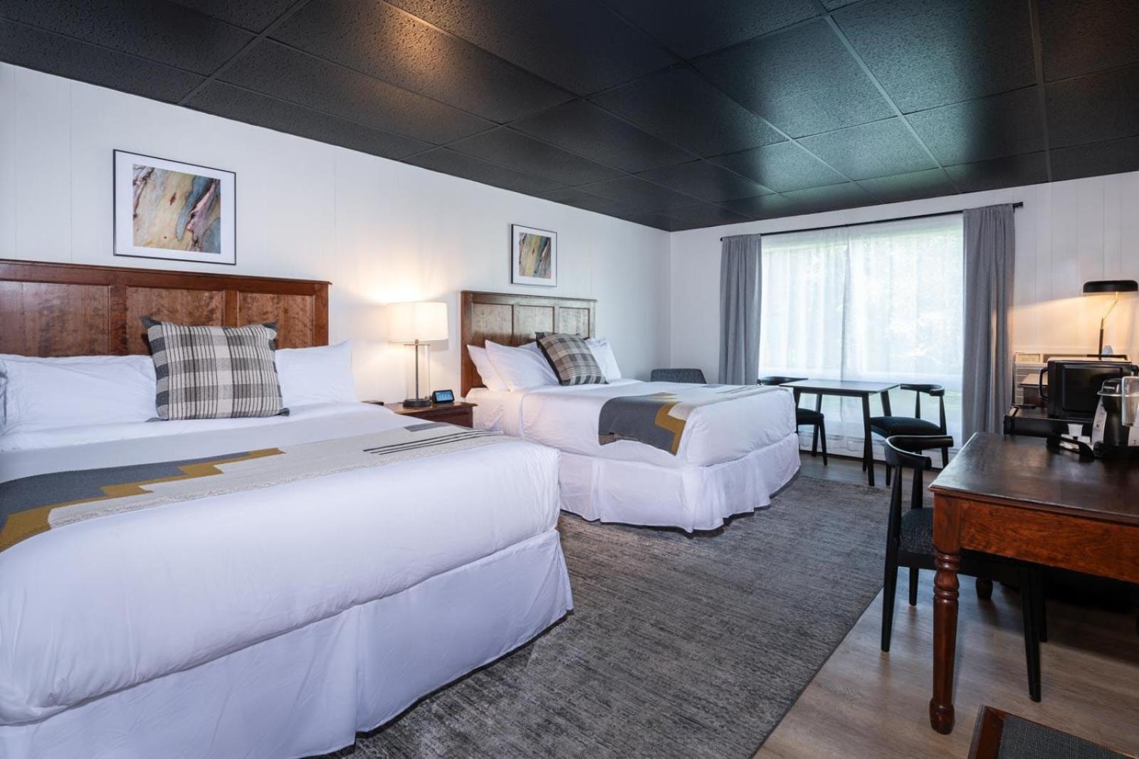 Deluxe Queen Room - Photo 1