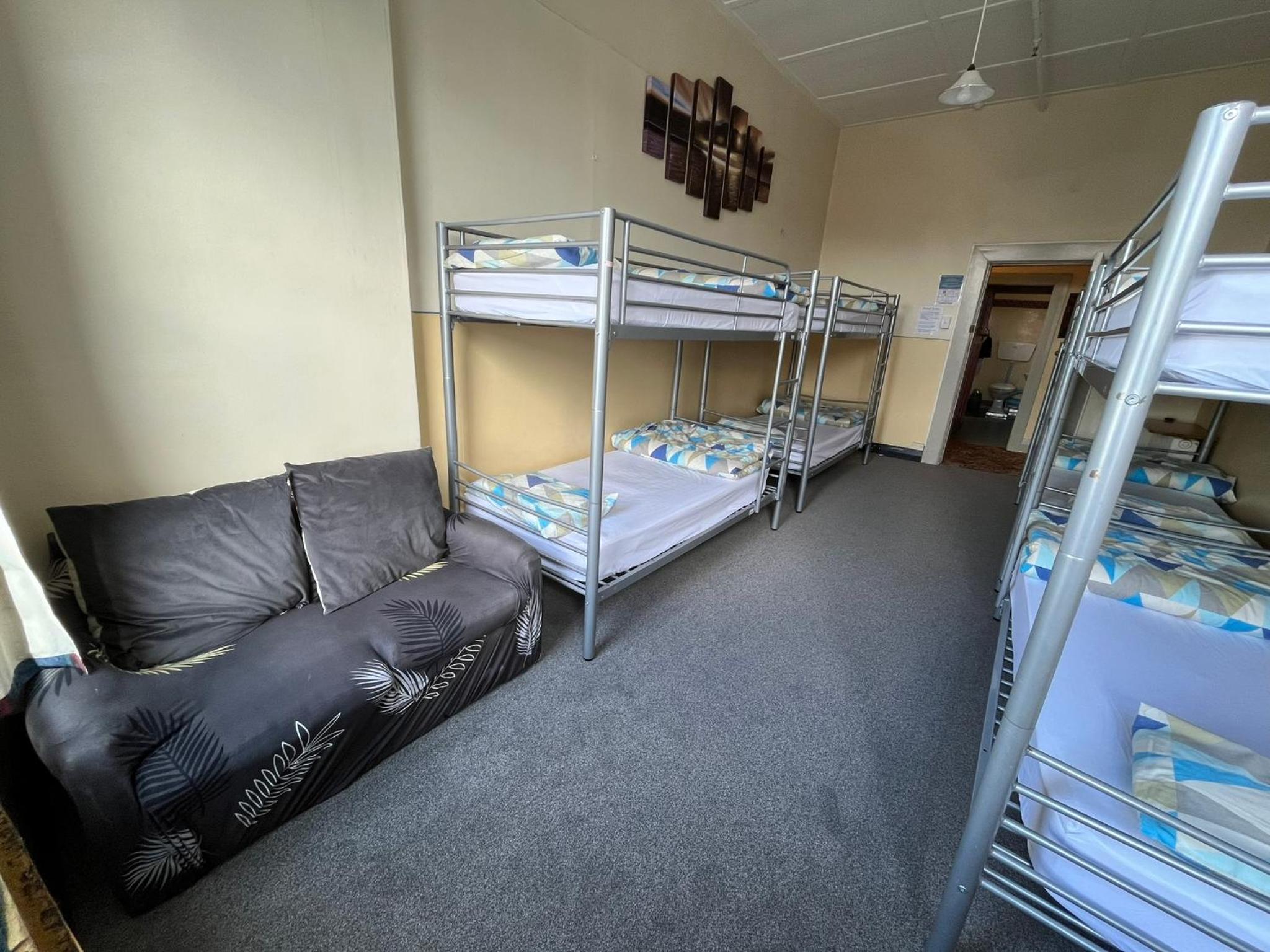 Bed in 8-Bed Mixed Dormitory Room photo 1