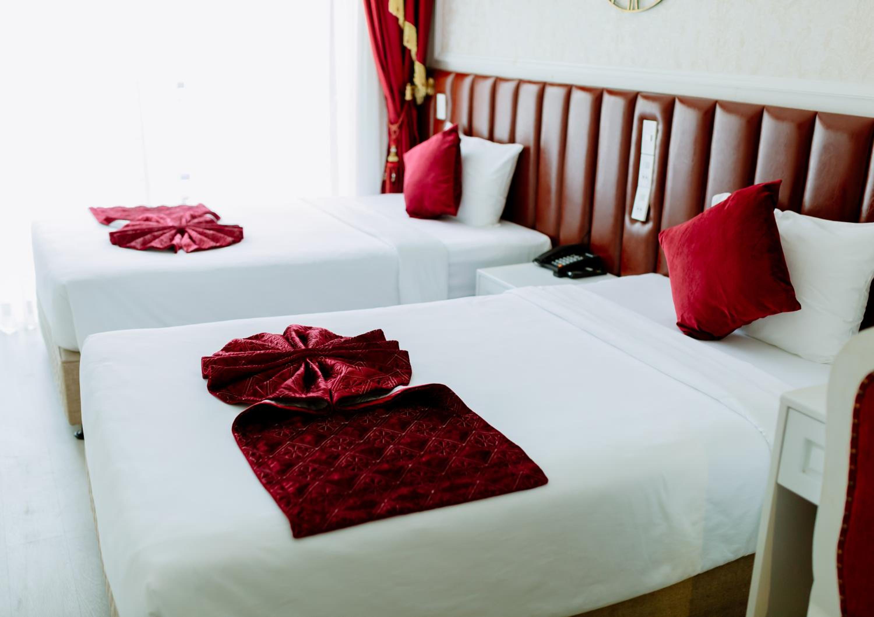 Superior Twin Room with City View - Photo 2