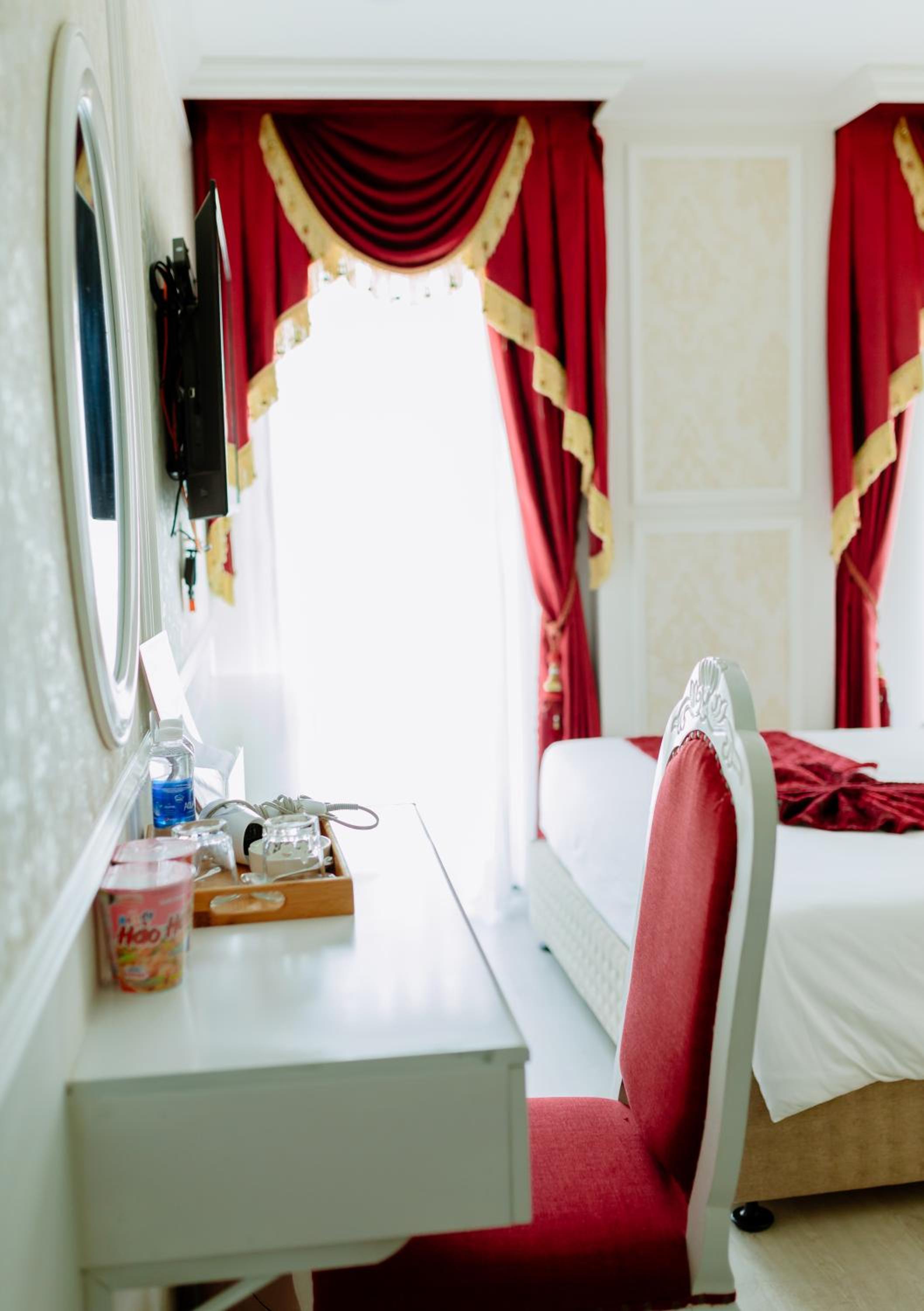 Deluxe Double Room with Balcony - Photo 2