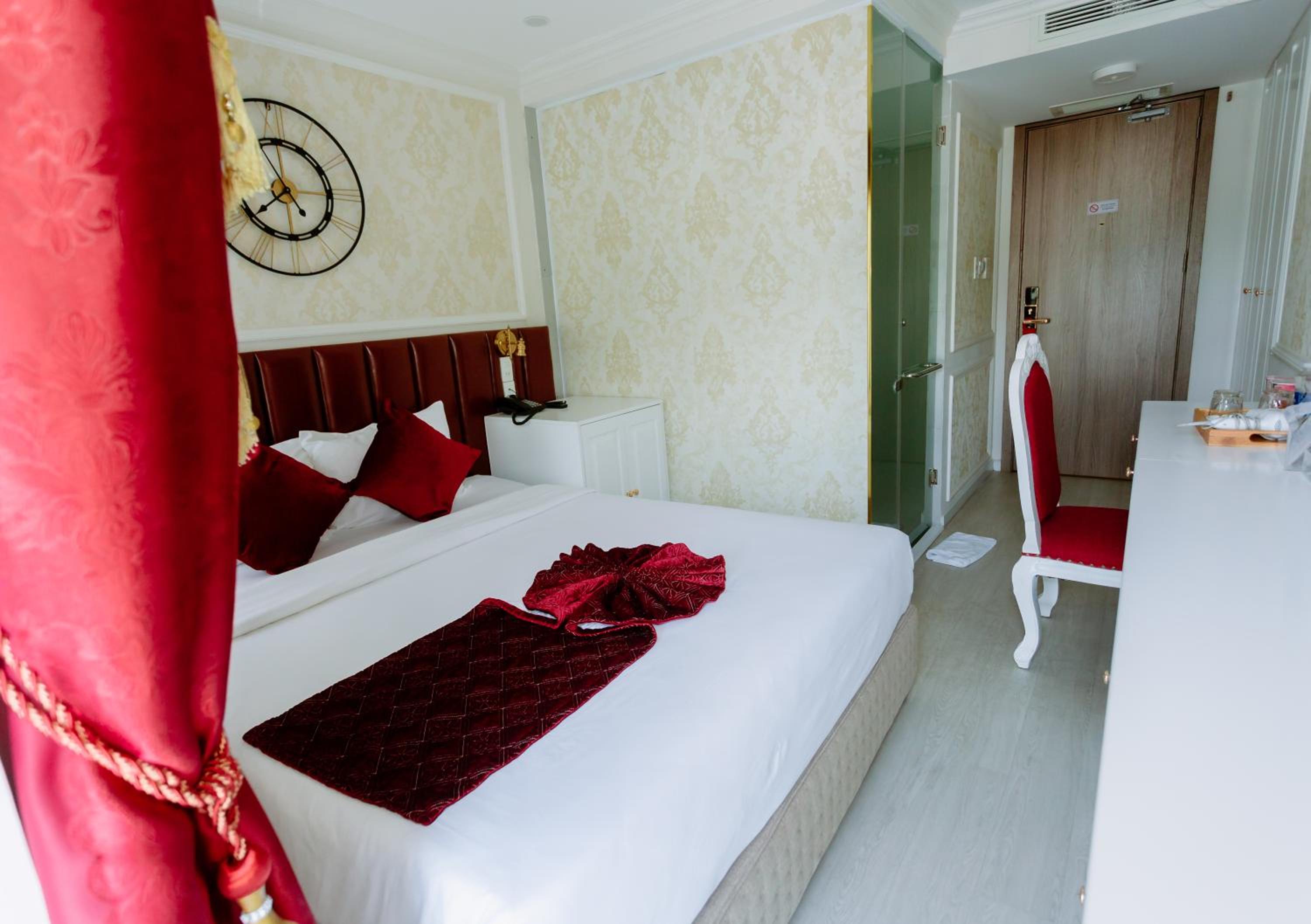 Deluxe Double Room with Balcony - Photo 1