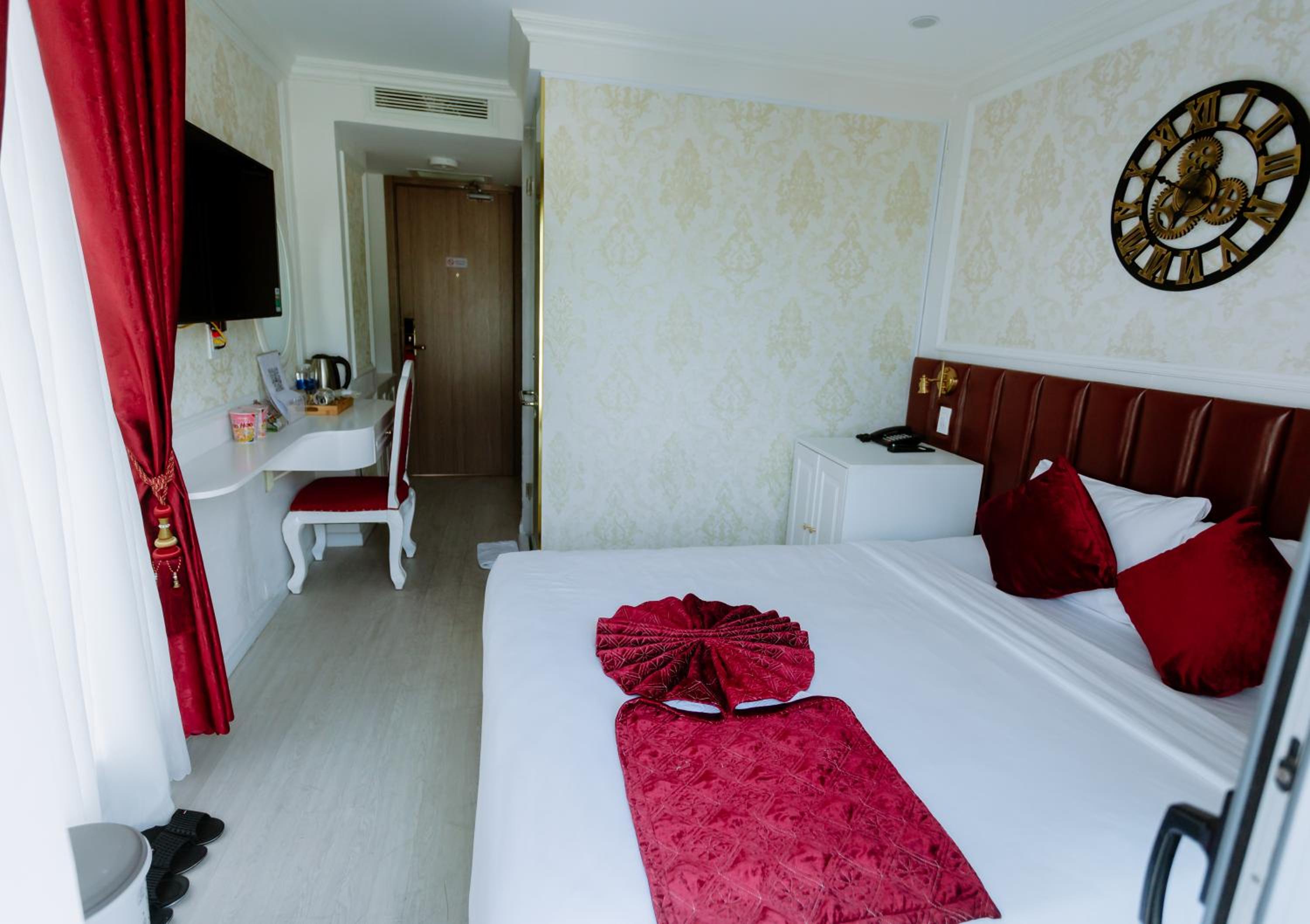 Double Room with Balcony - Photo 2