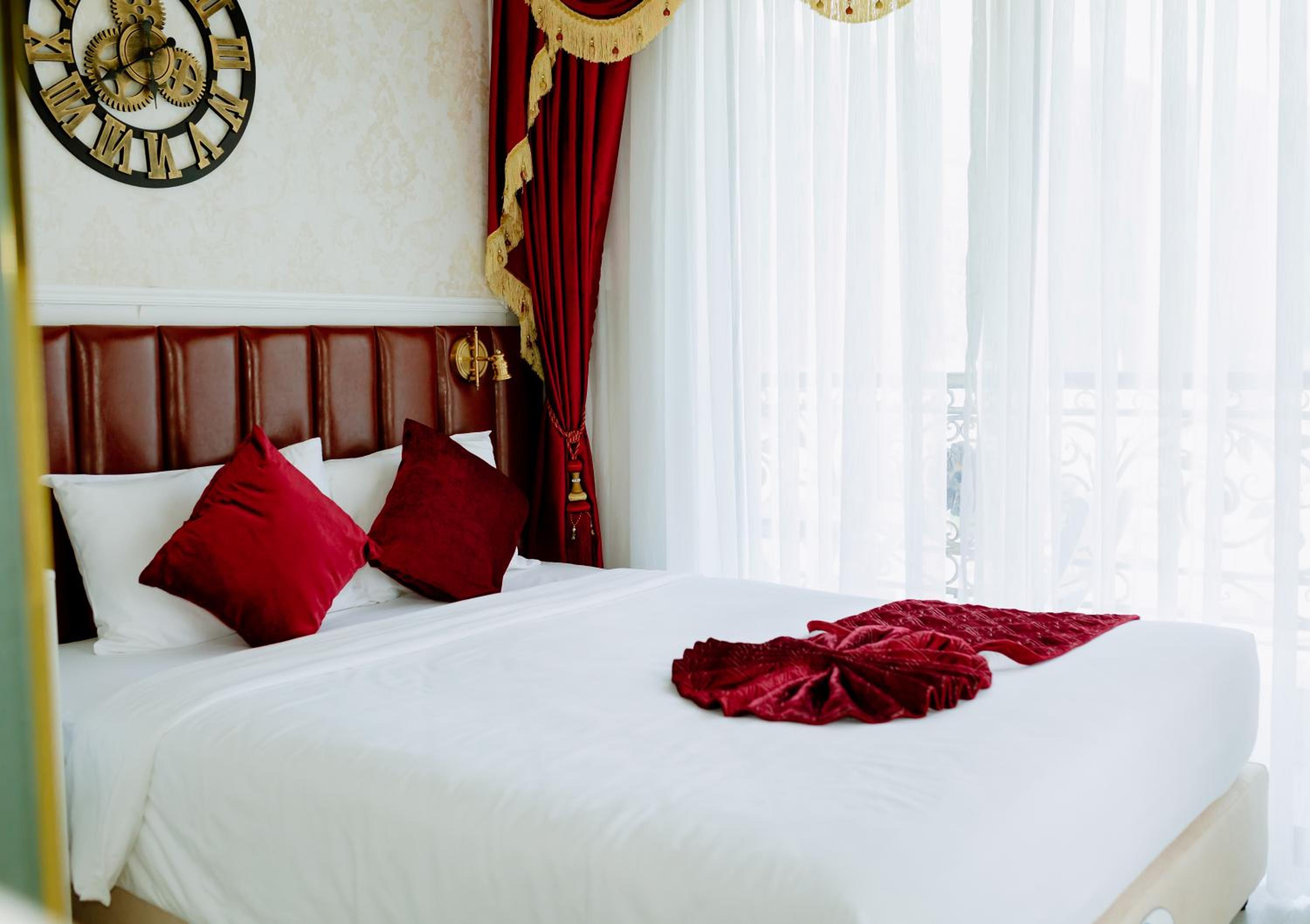 Double Room with Balcony - Photo 3