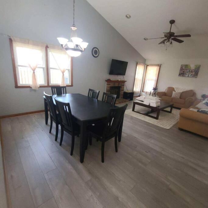 Three-Bedroom House photo 3