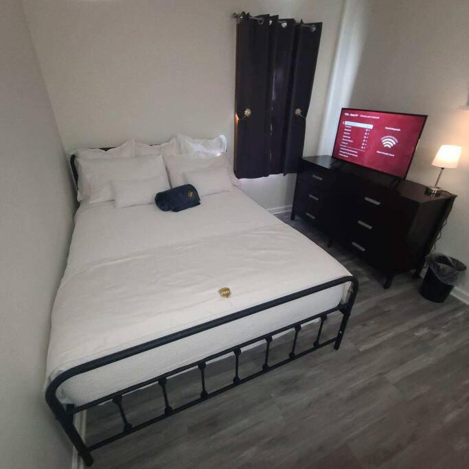 Three-Bedroom House photo 2