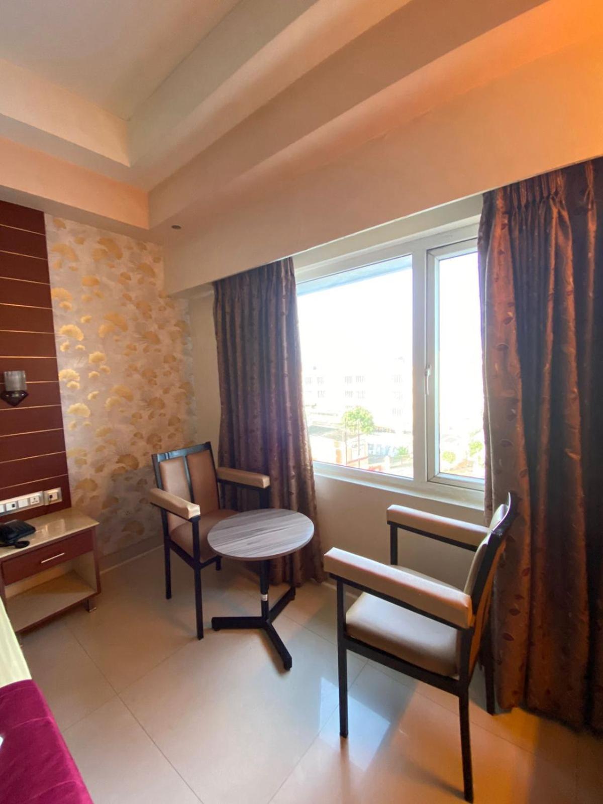 Deluxe Double or Twin Room photo 3