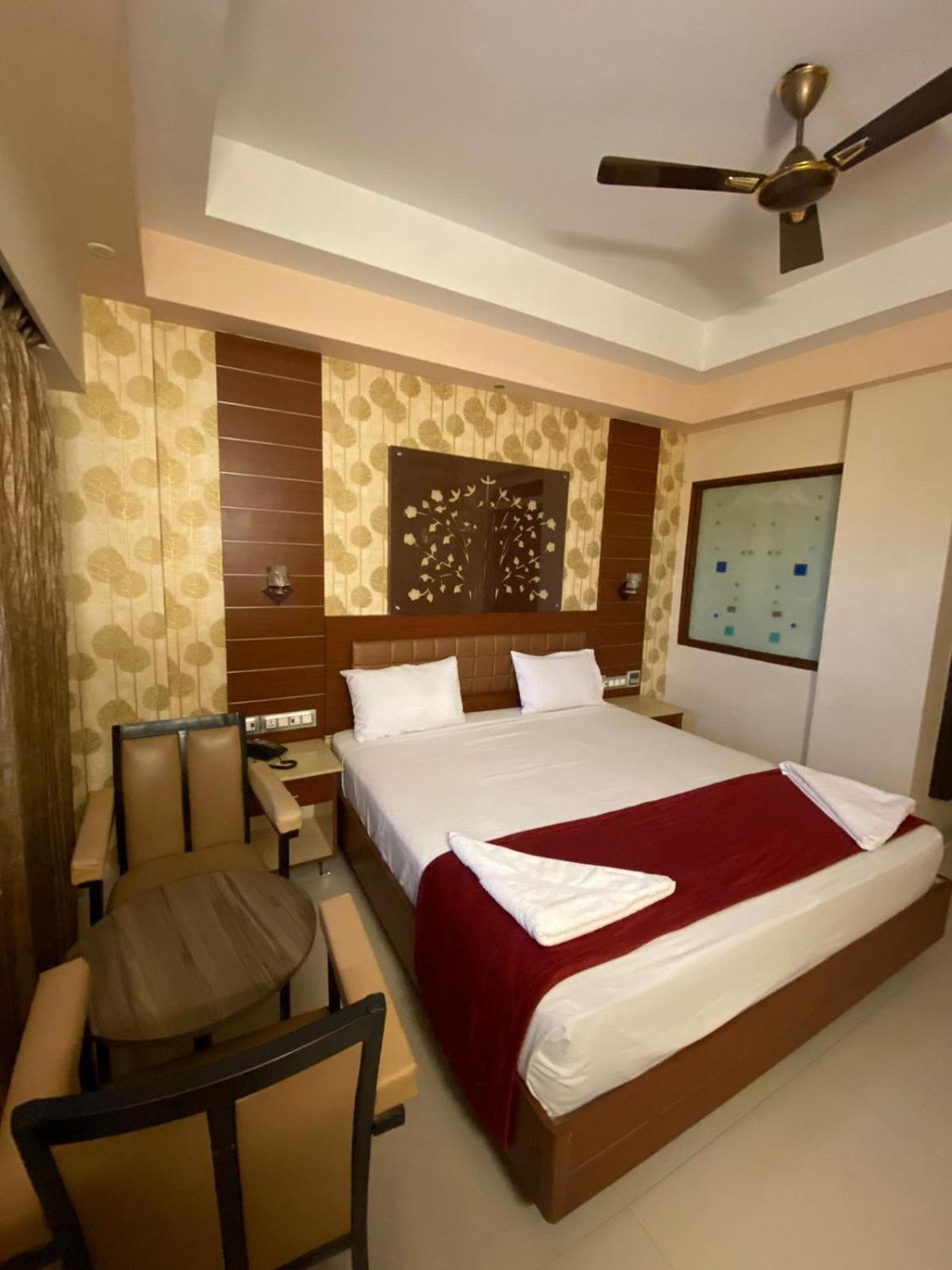 Deluxe Double or Twin Room photo 2