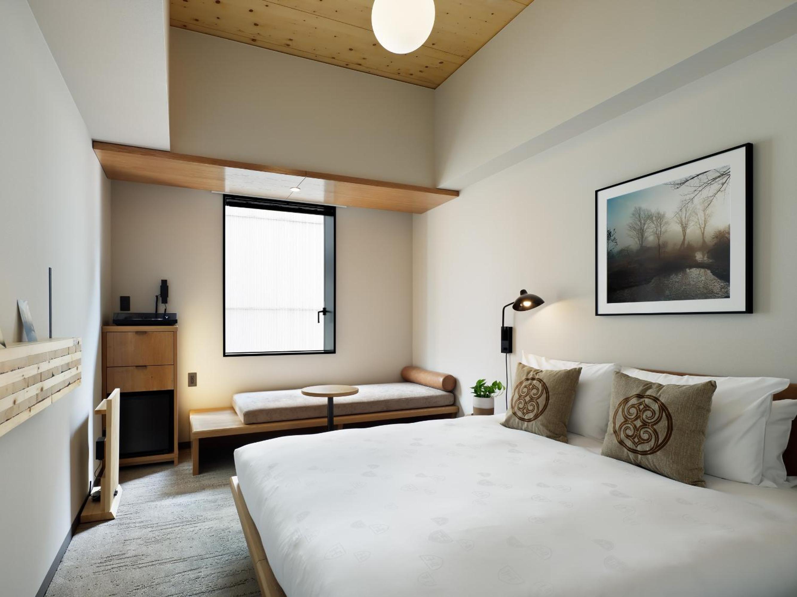 Moderate Double Room - Gallery Floor - Photo 1