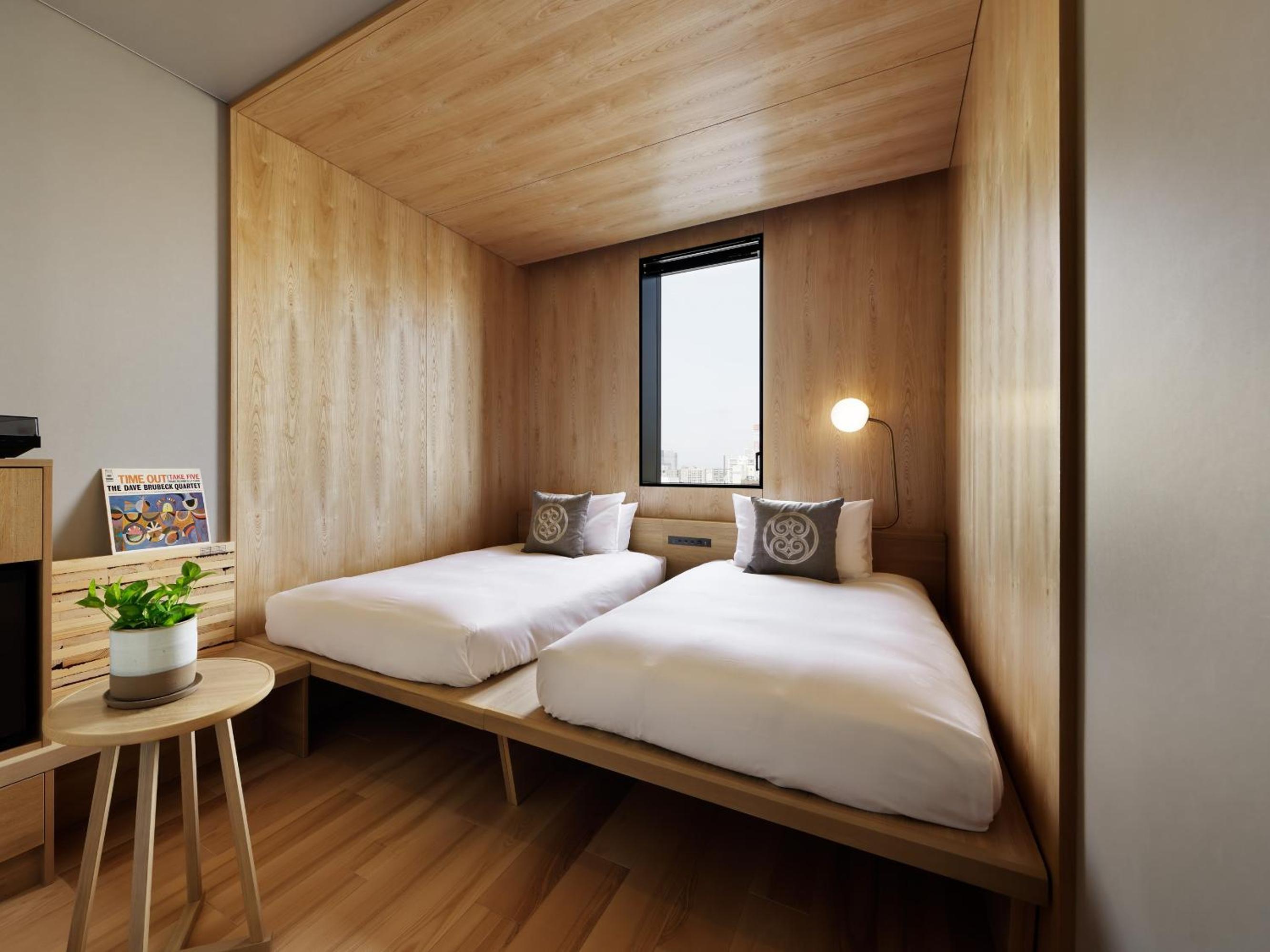 Standard Twin Room with Shower Booth - Cabin Floor - Photo 1