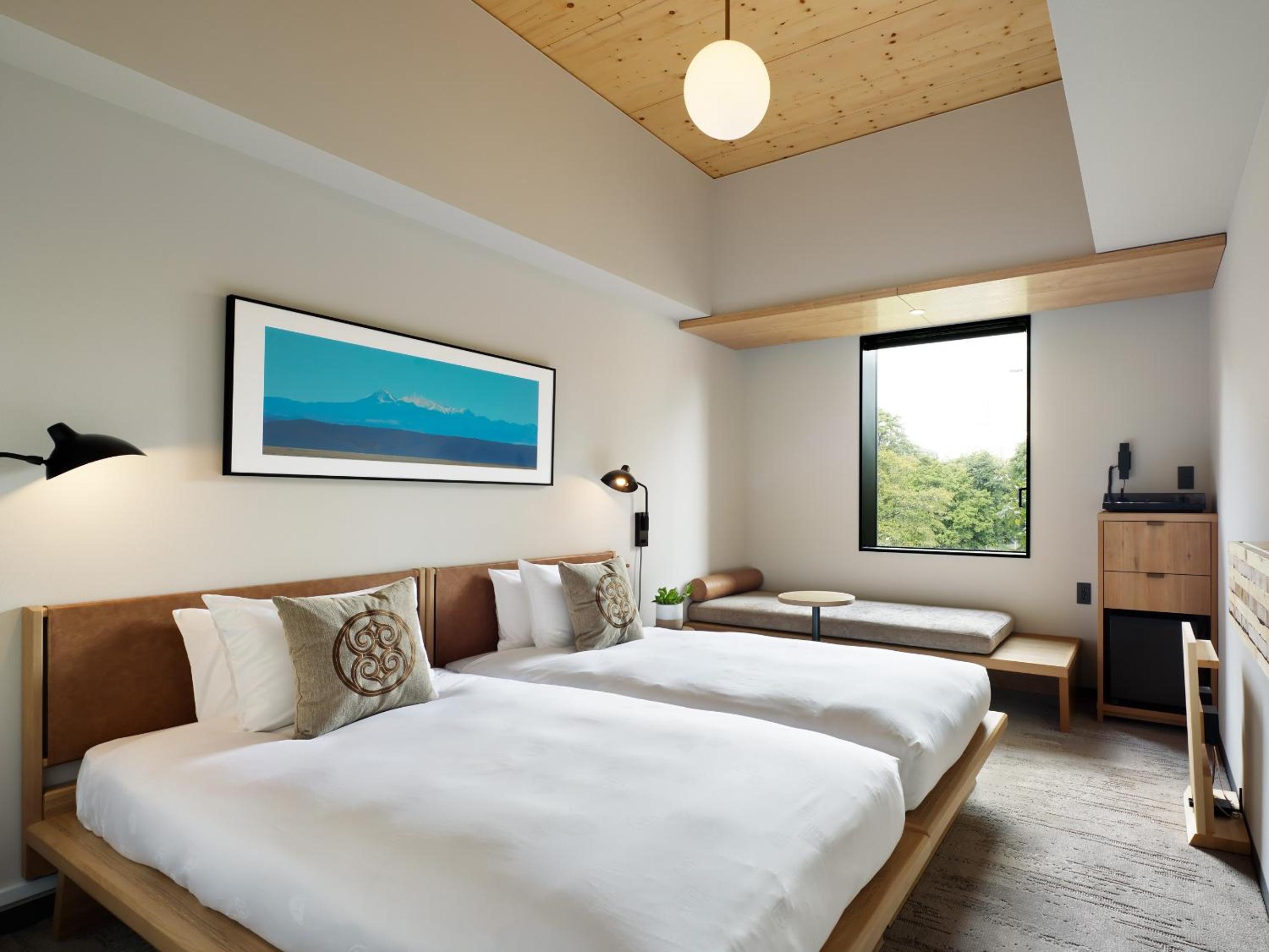 Superior Twin Room with Park View - Gallery Floor - Photo 1
