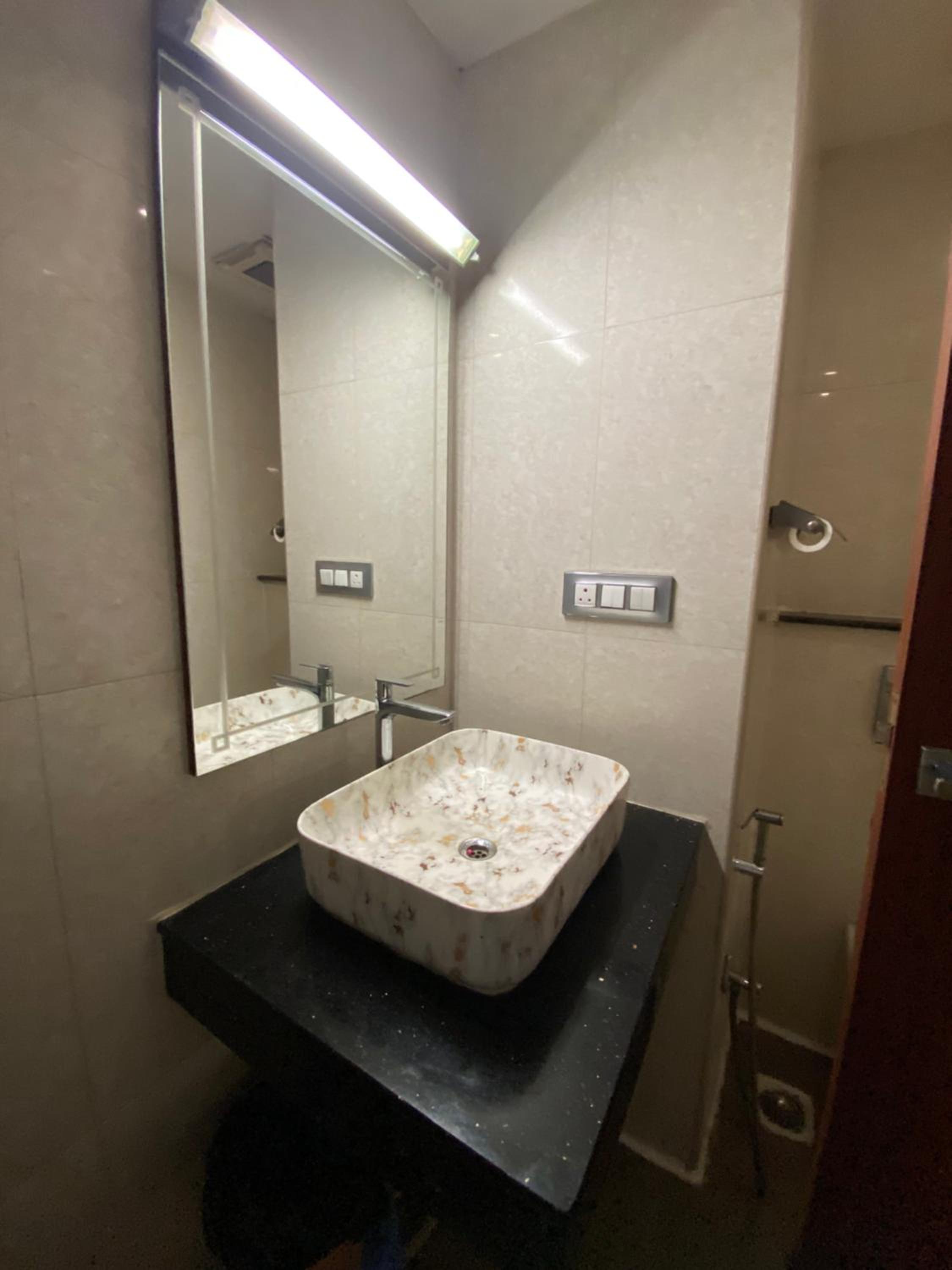 Deluxe King Suite photo 2