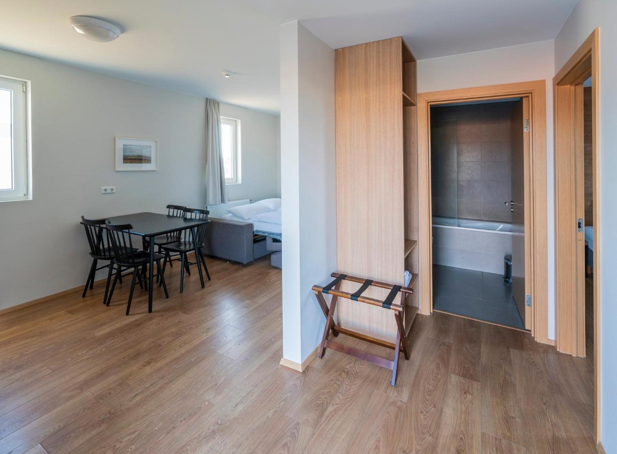 Two-Bedroom Apartment with Hot Tub photo 3