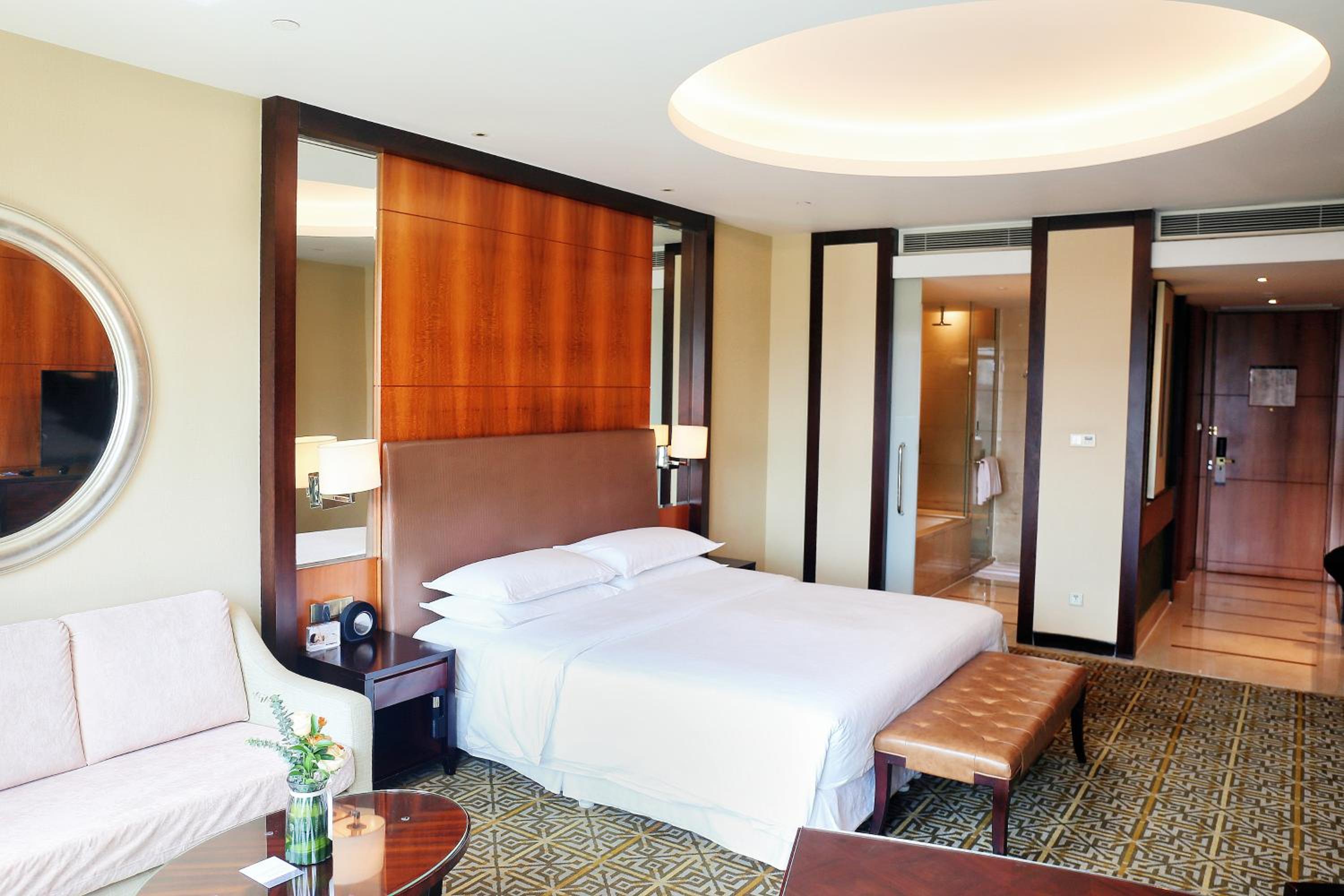 Superior King, Guest room, 1 King, City view