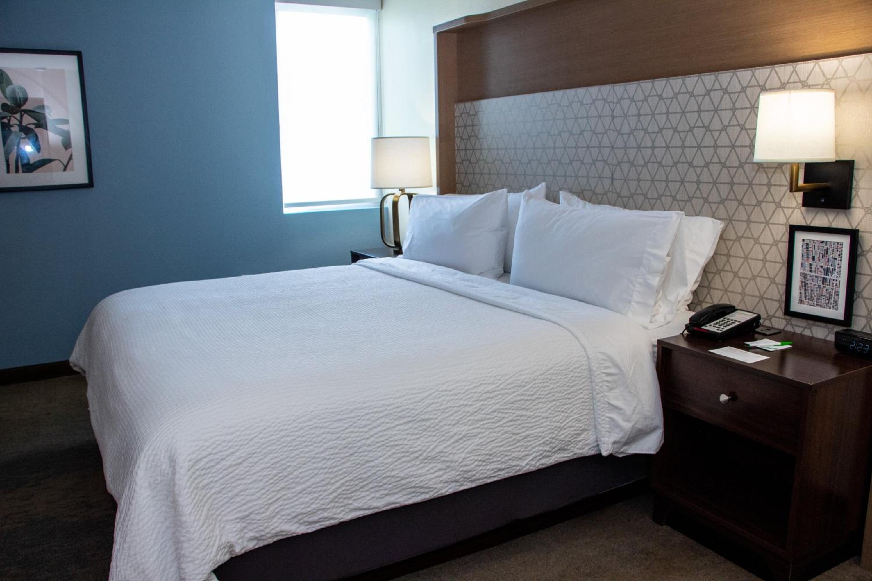 Standard King Room - Photo 4