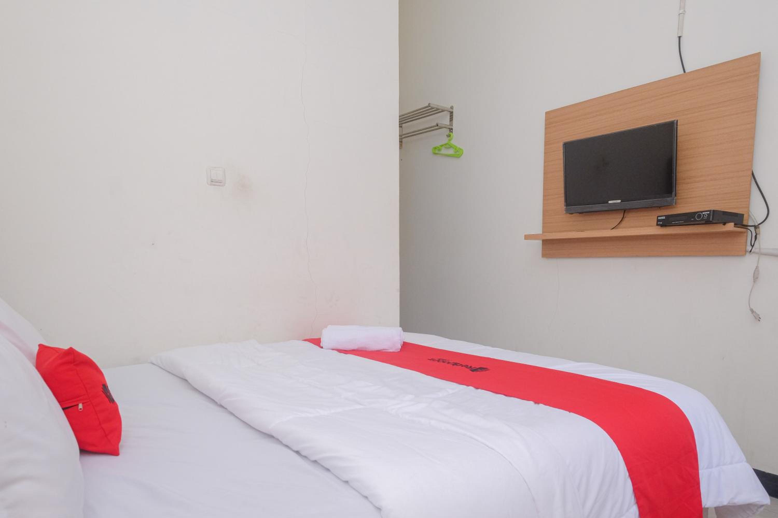 Deluxe Double Room - Photo 9