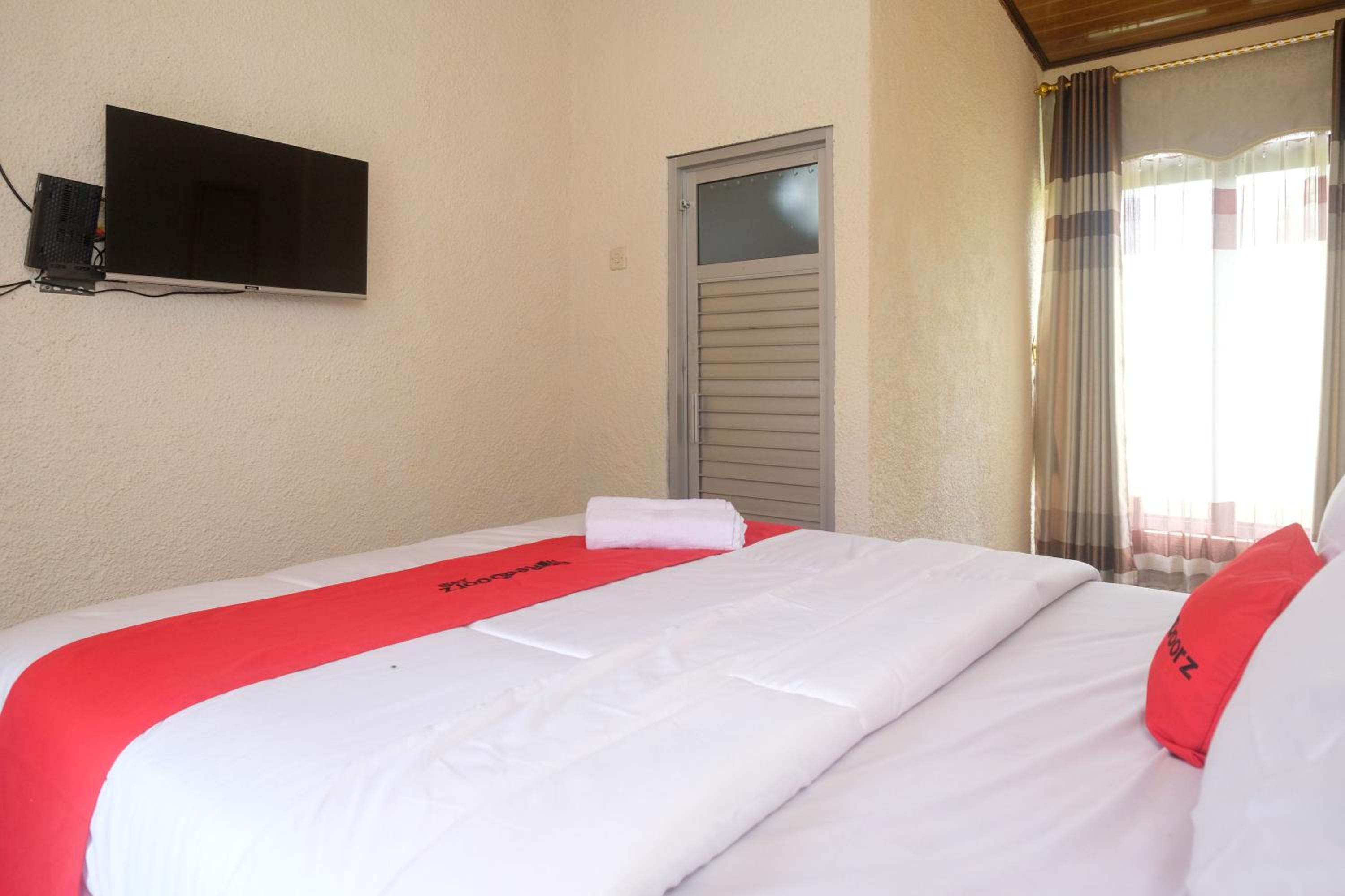 Deluxe Double Room - Photo 12