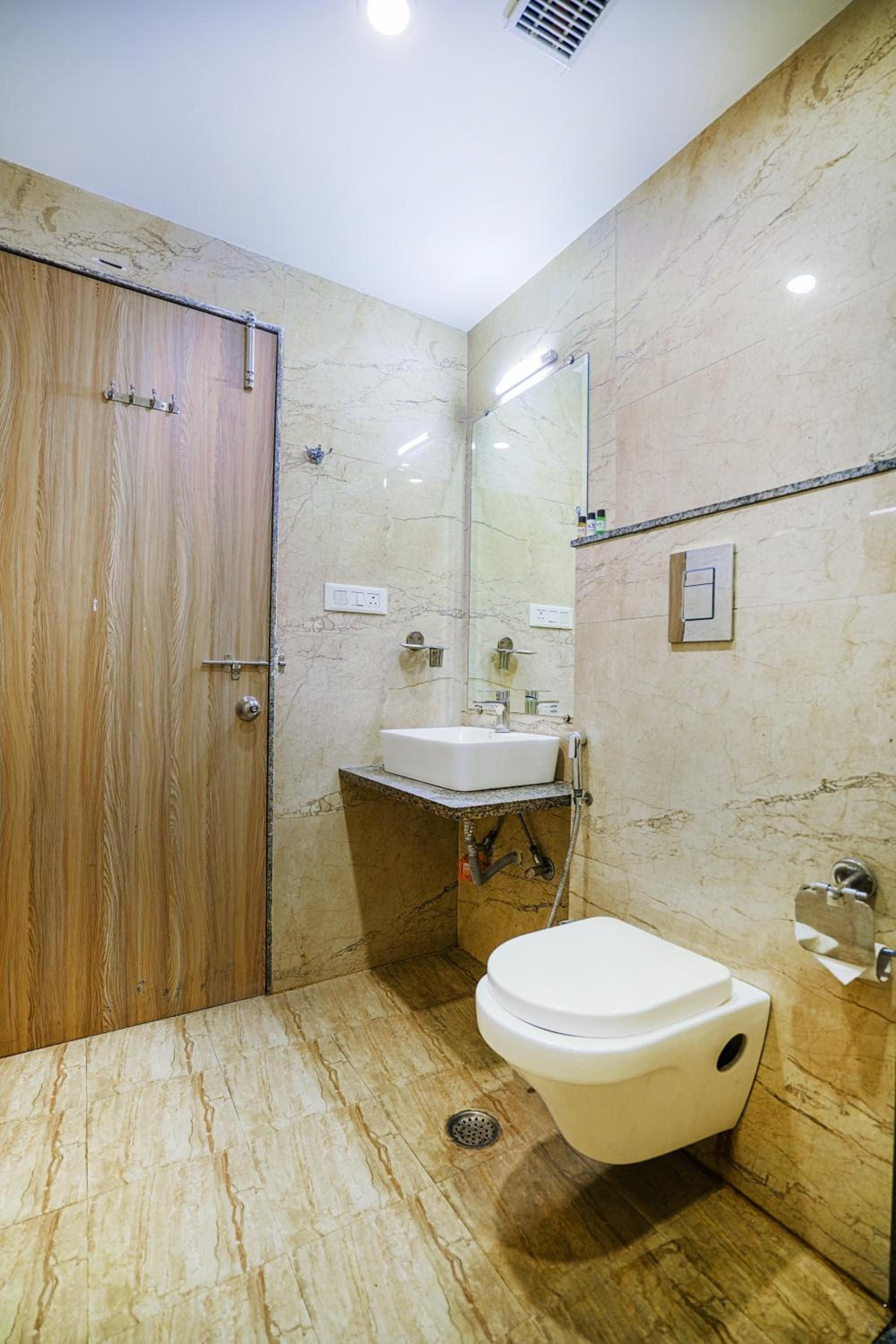 Deluxe Room: 10% Discount on F&B Services and on Railway Station Transfer photo 3
