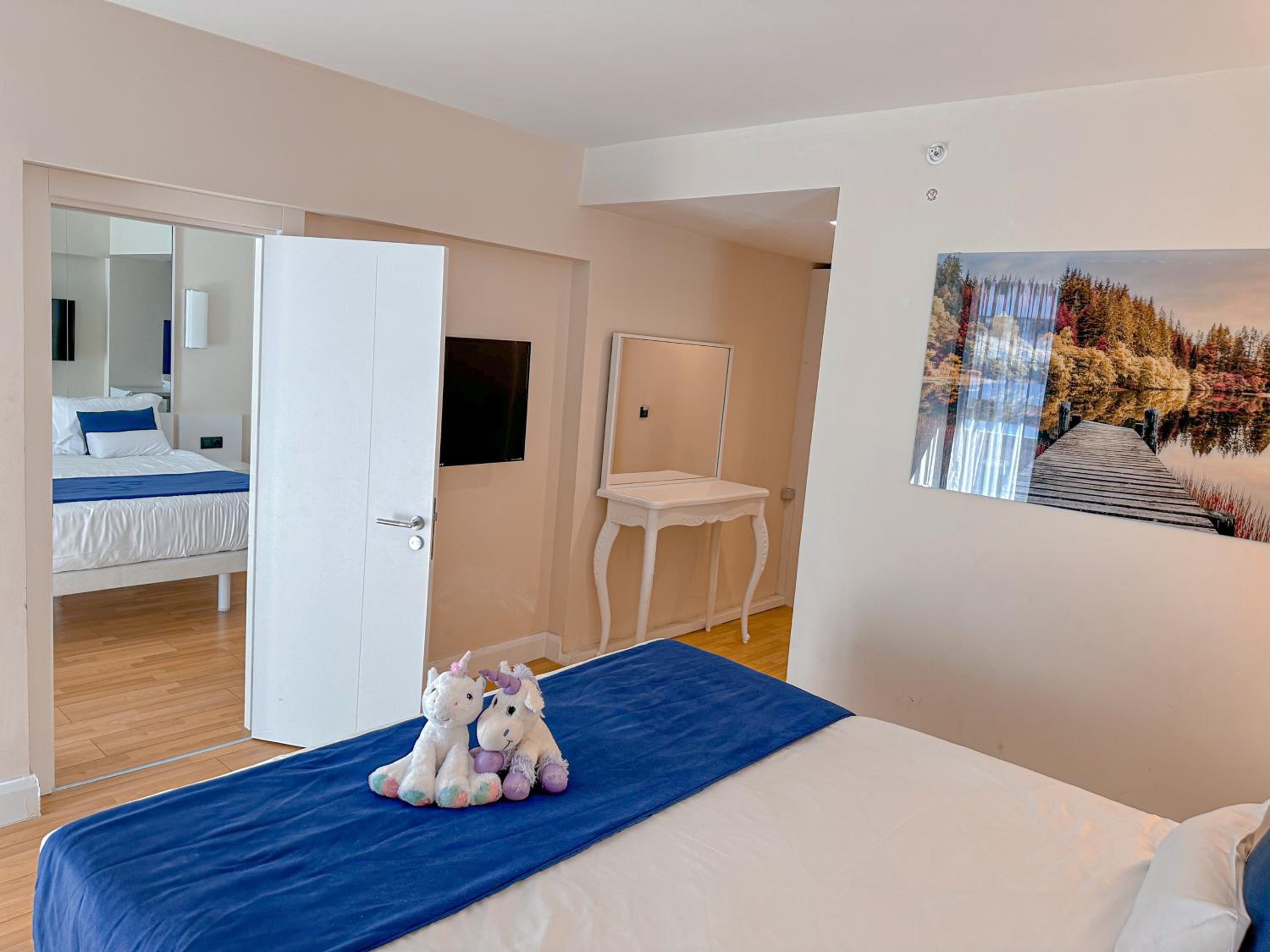 Deluxe Family Suite photo 3