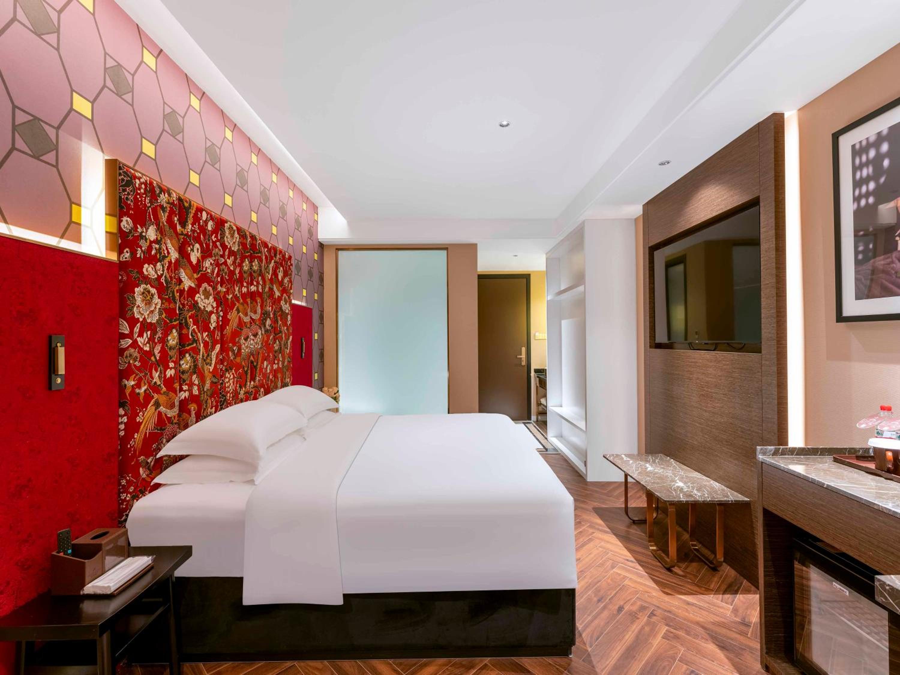 Deluxe Queen Room
