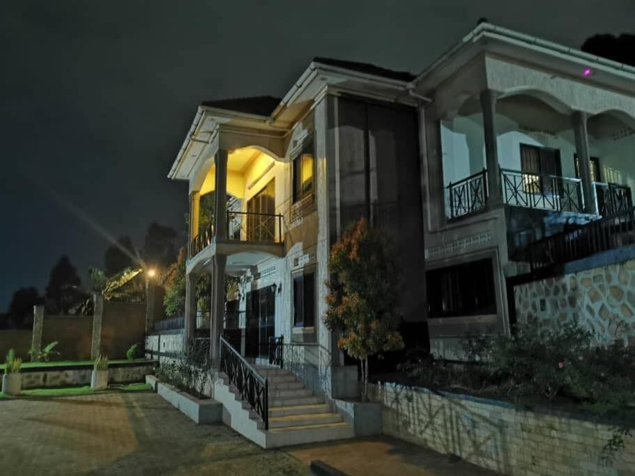 Three-Bedroom House photo 2