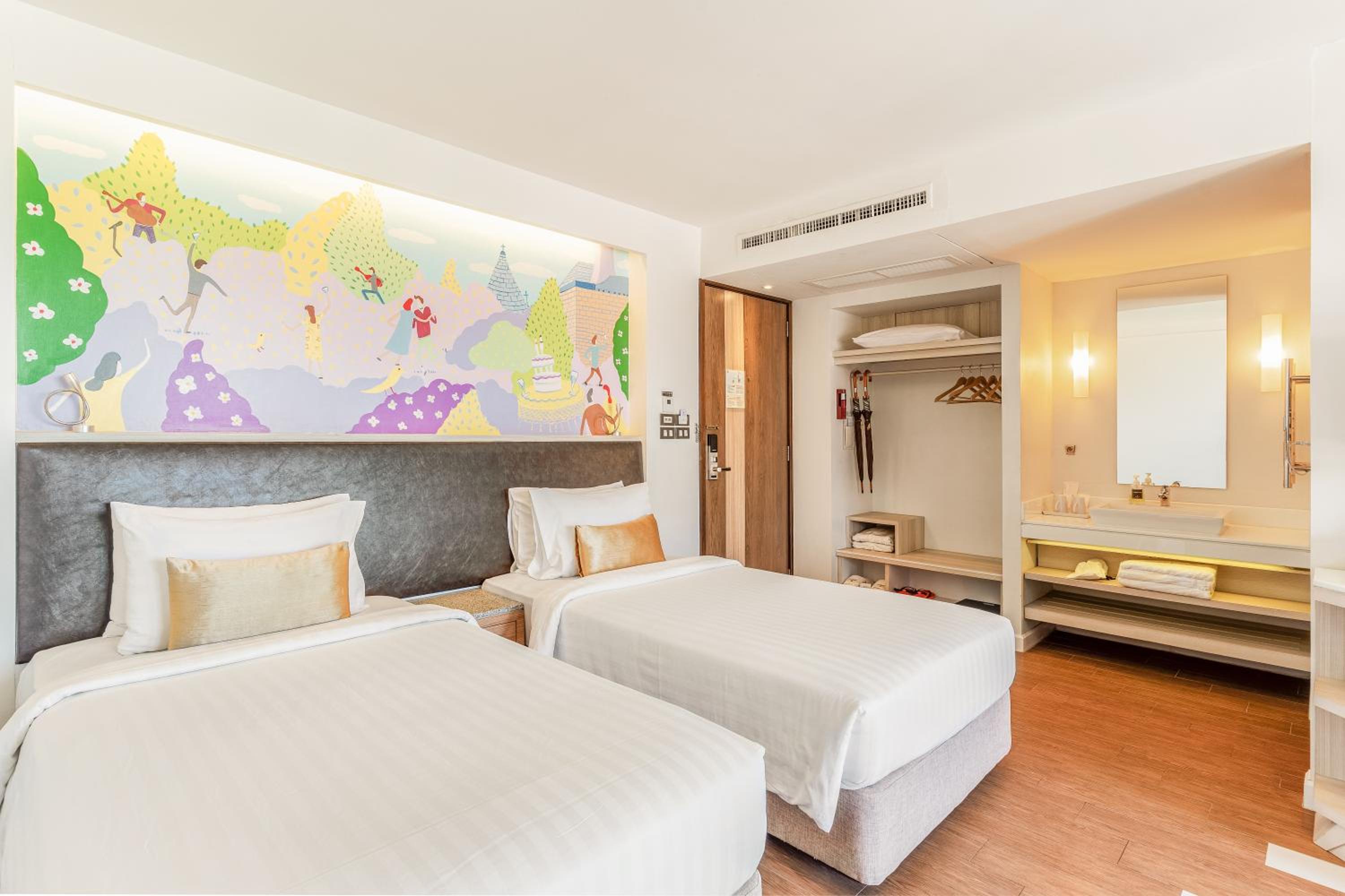 Deluxe Double or Twin Room with Pool View