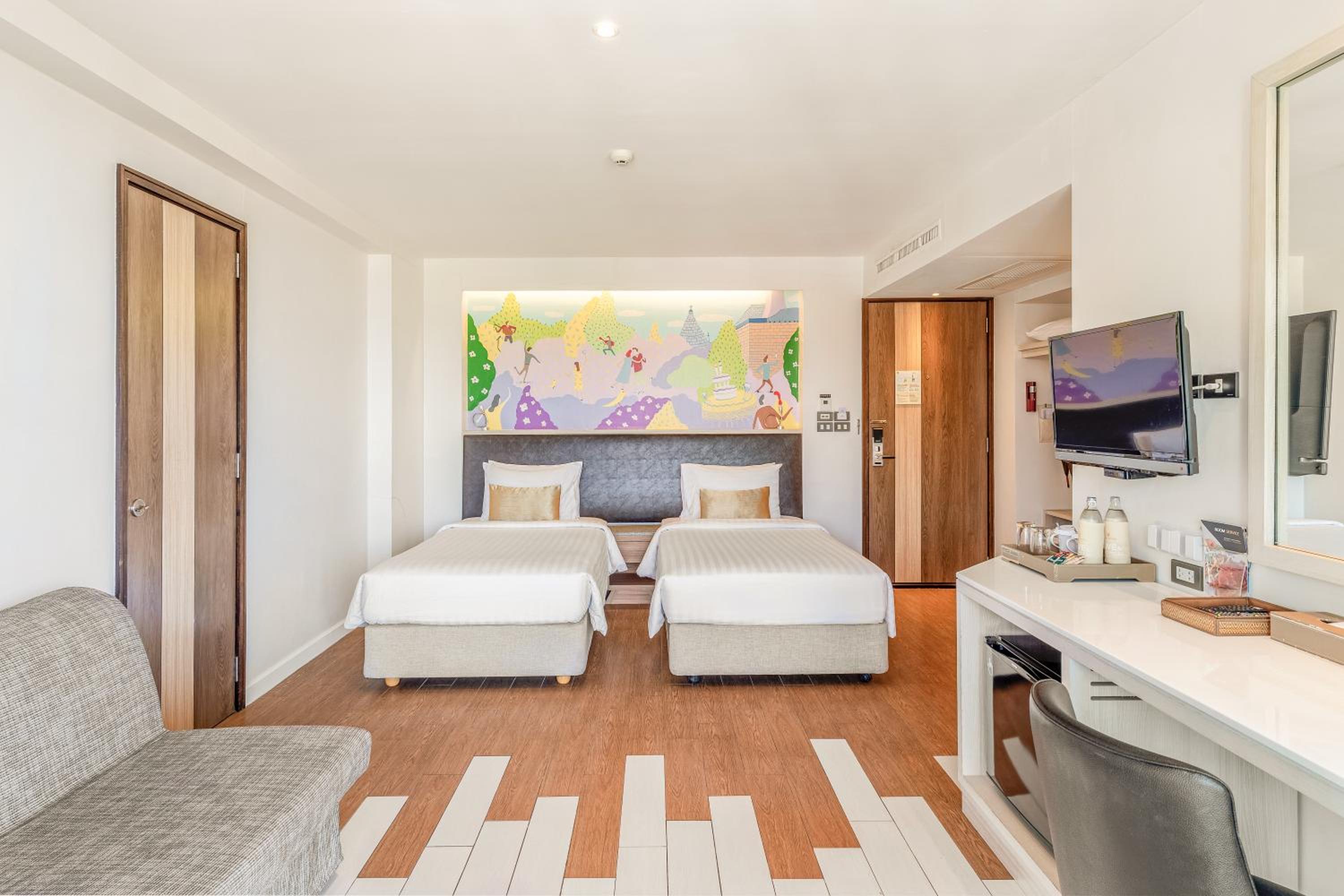 Deluxe Double or Twin Room with Pool View photo 2