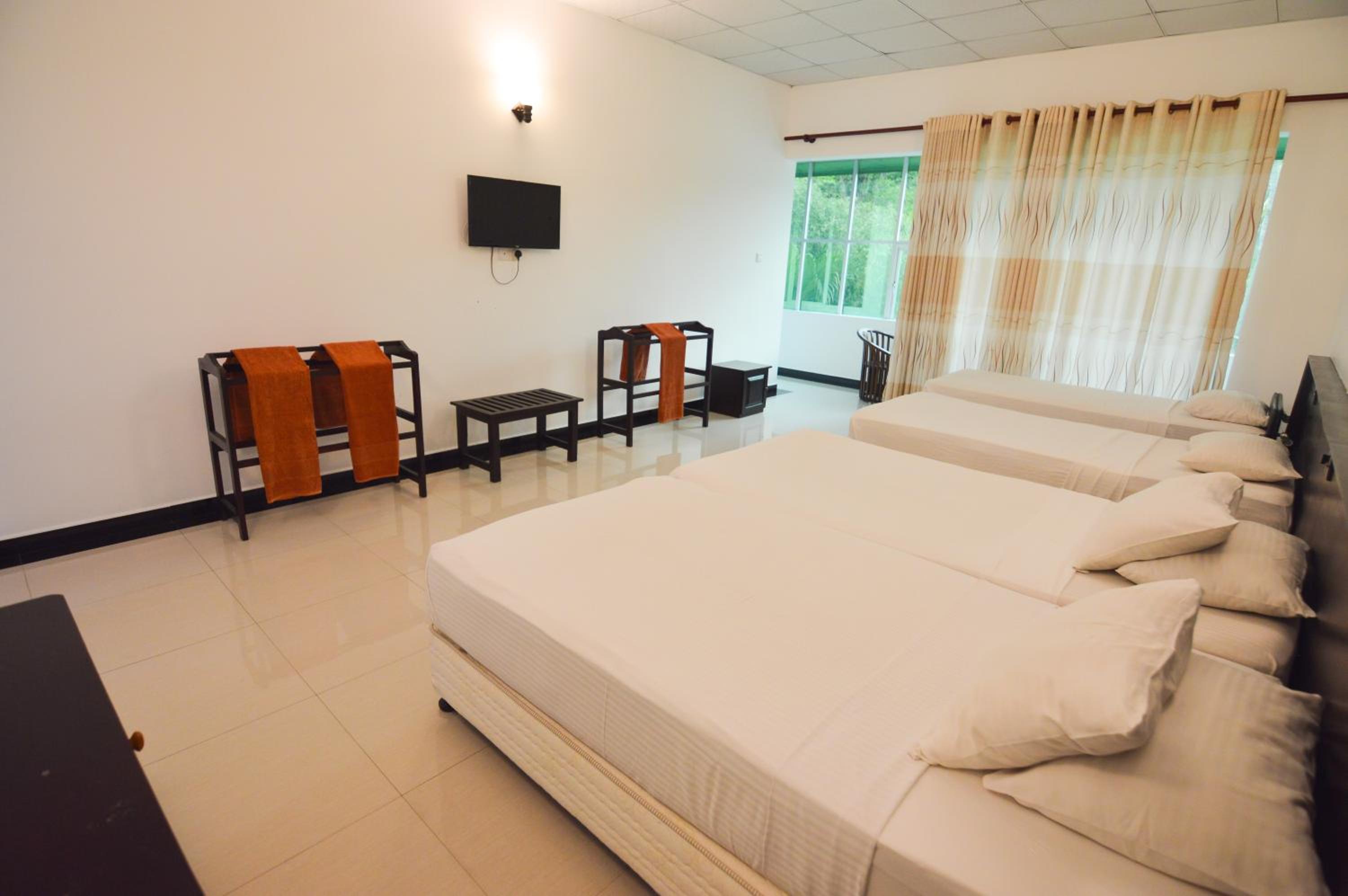 Deluxe Family Suite photo 3