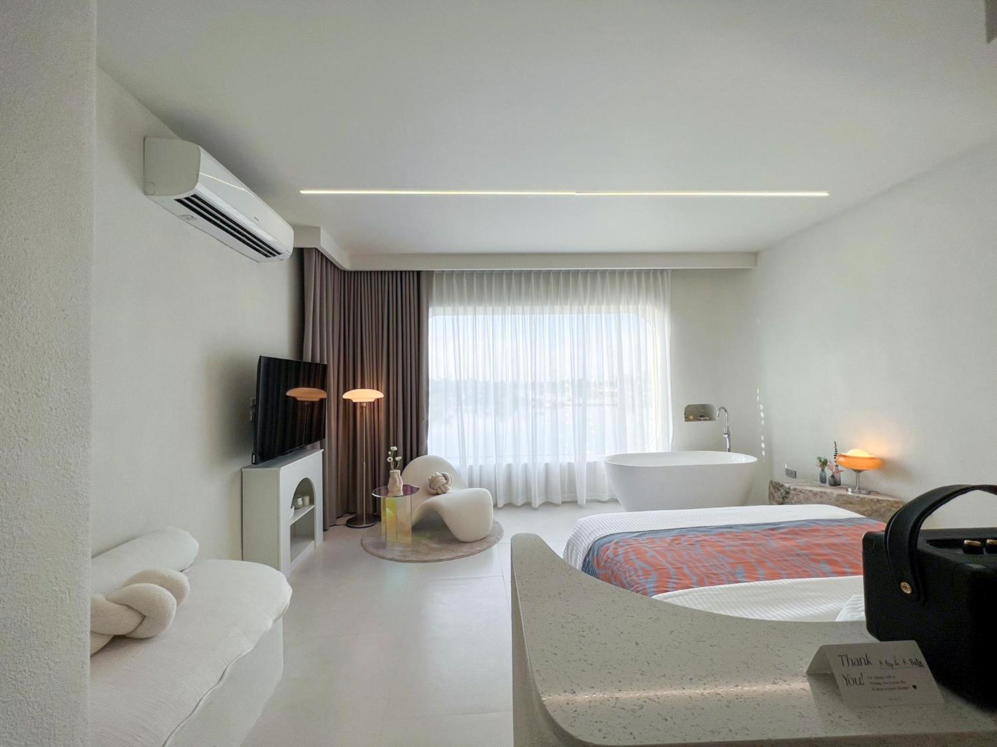 Suite with Lake View