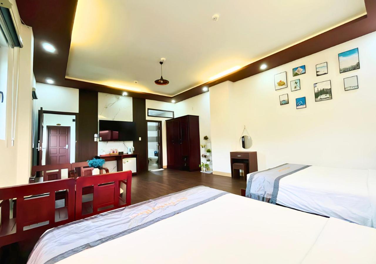 Family Room - Photo 5