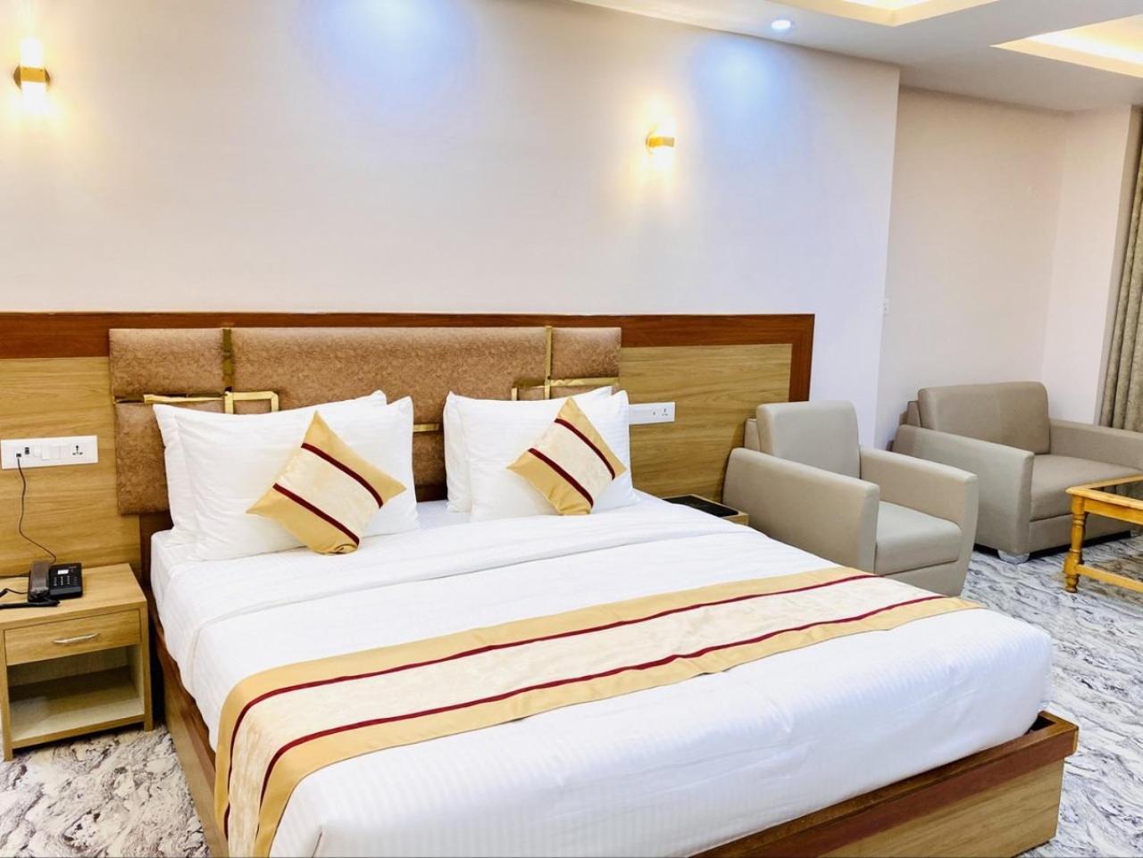 Deluxe King Room photo 2