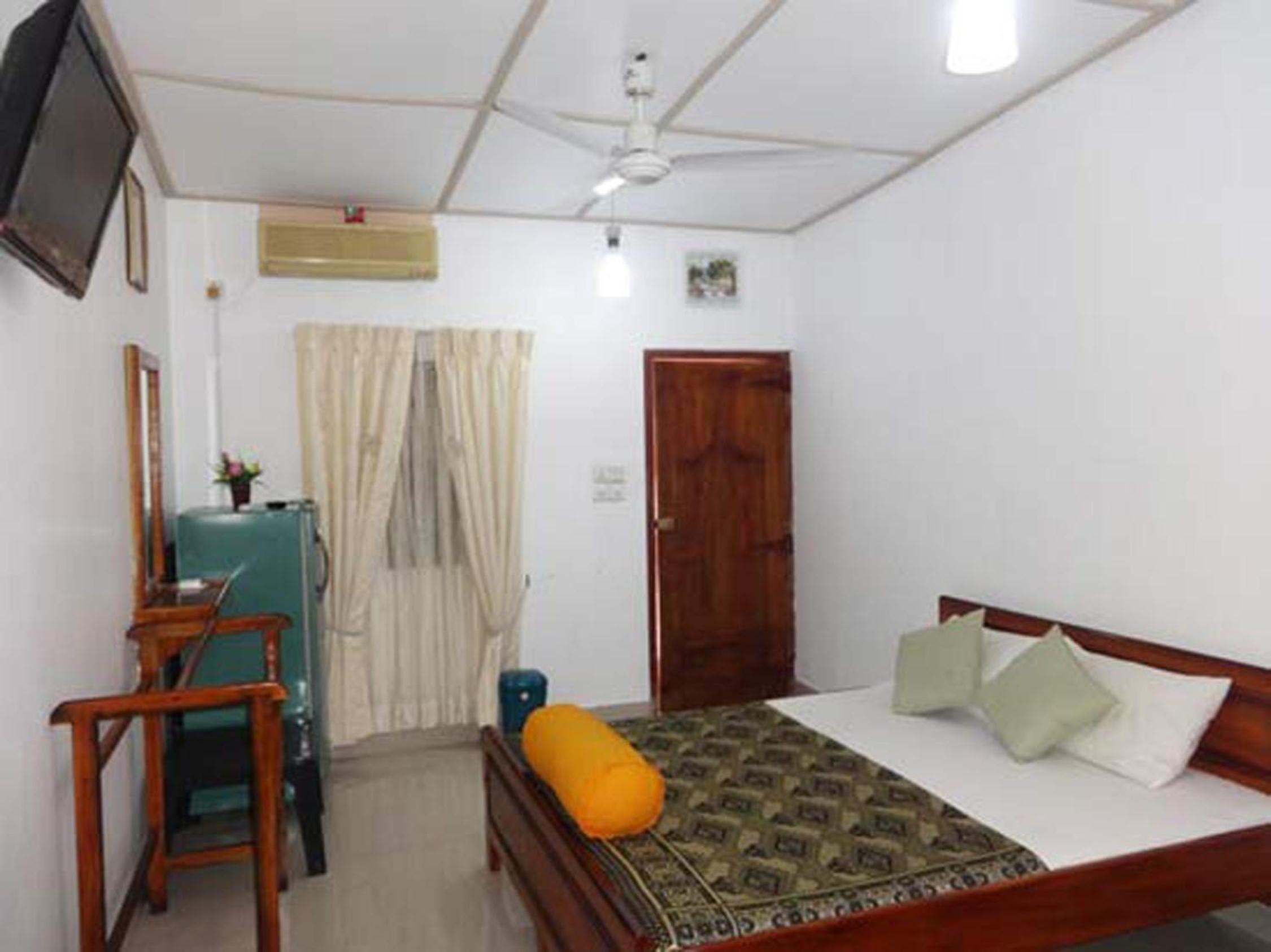 Deluxe Double Room (2 Adults + 2 Children)